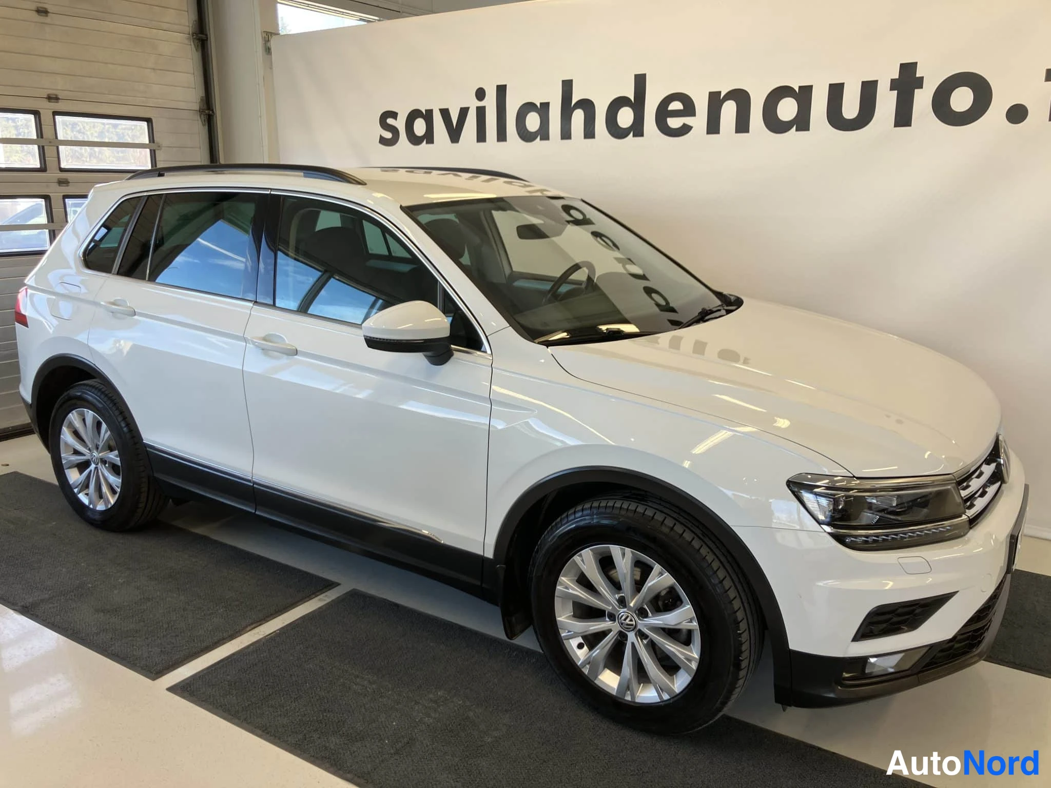 Vit Volkswagen Tiguan 2018, bild 9