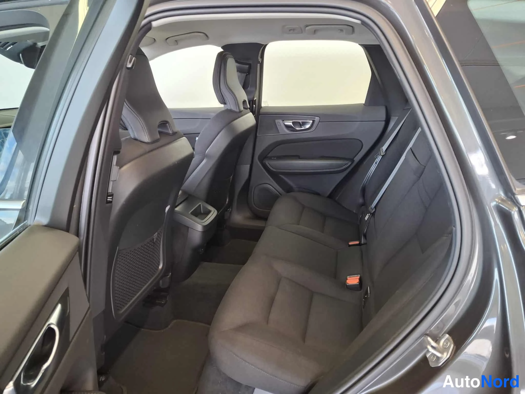 Harmaa Volvo XC60 2021, kuva 15