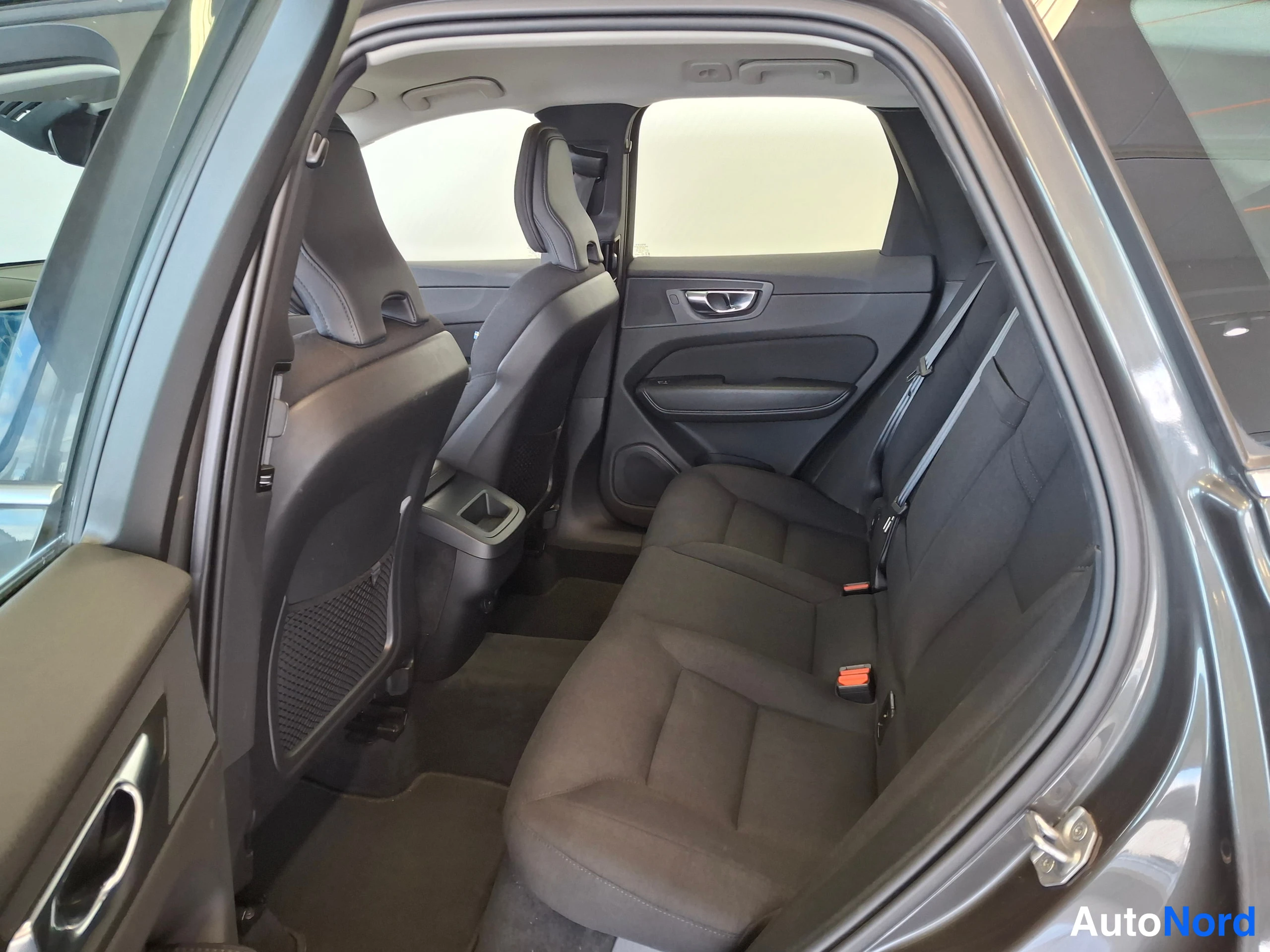 Harmaa Volvo XC60 2021, kuva 16