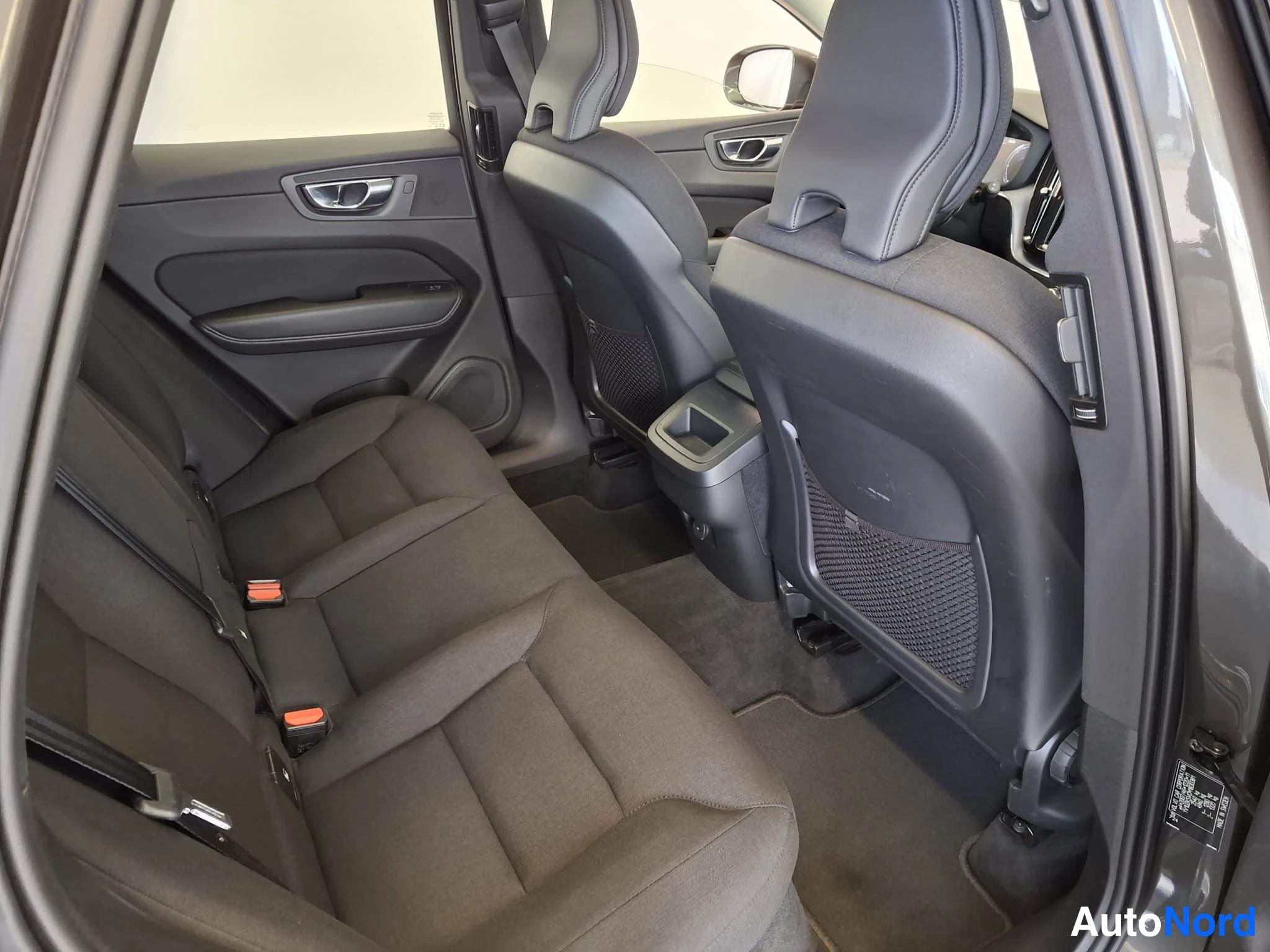 Harmaa Volvo XC60 2021, kuva 19
