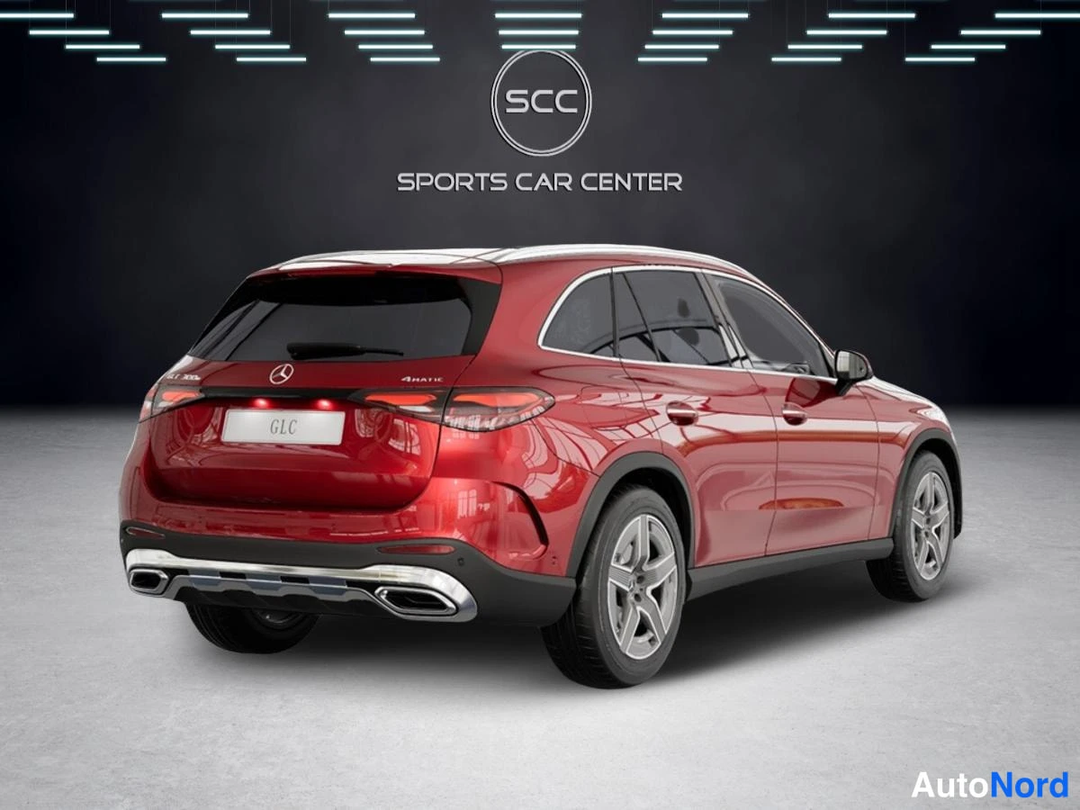 Punainen Mercedes-Benz GLC 2023, takaviisto, kuva 5