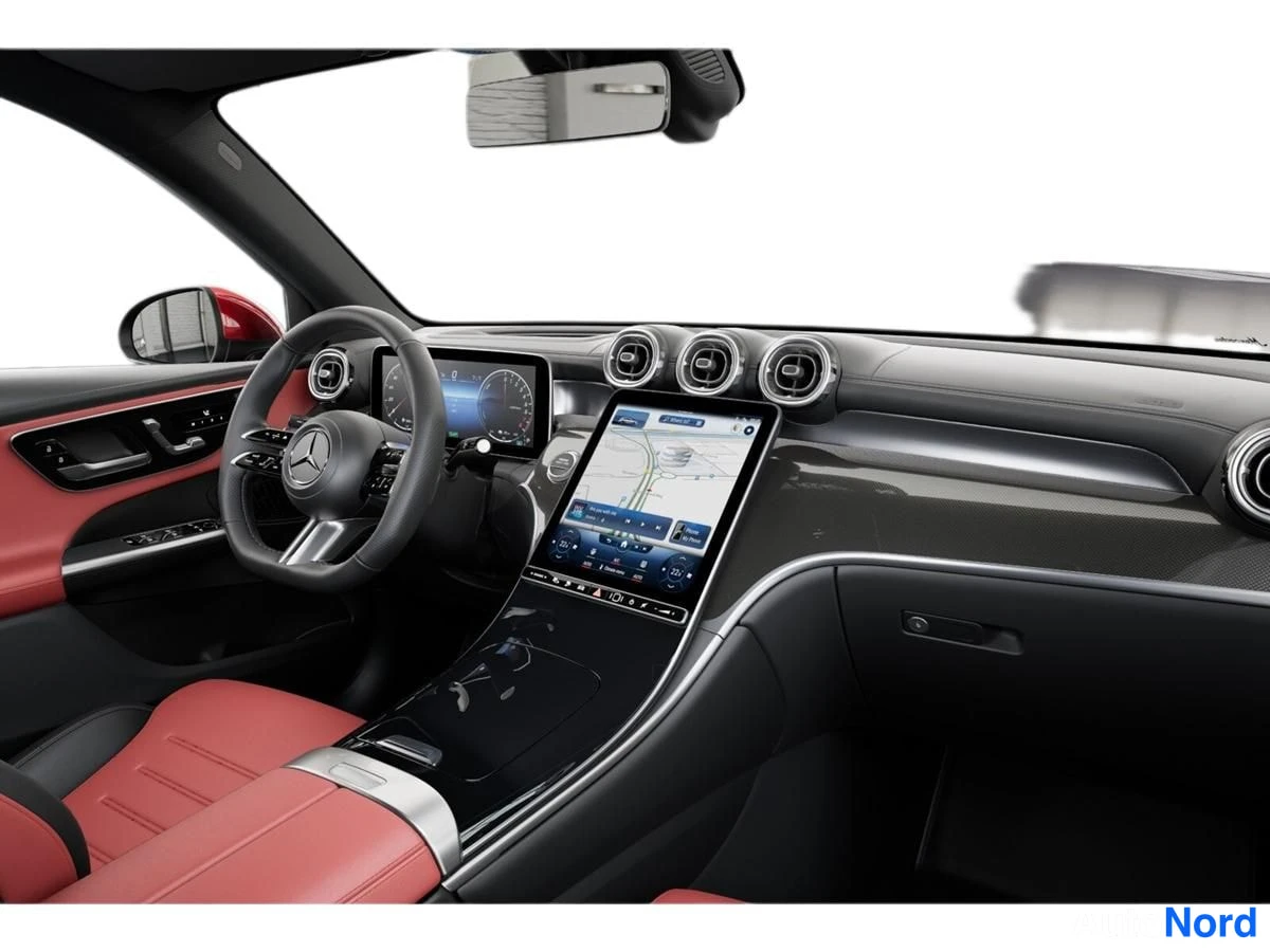 Punainen Mercedes-Benz GLC 2023, ohjaamo, kuva 7