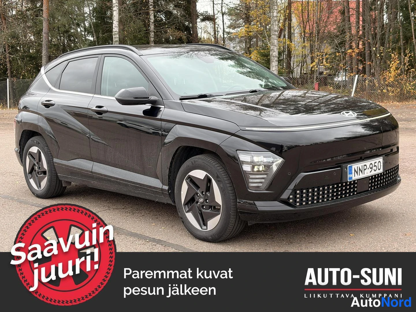 Musta Hyundai KONA Electric 2024, etuviisto, keula oikealle, kuva 1