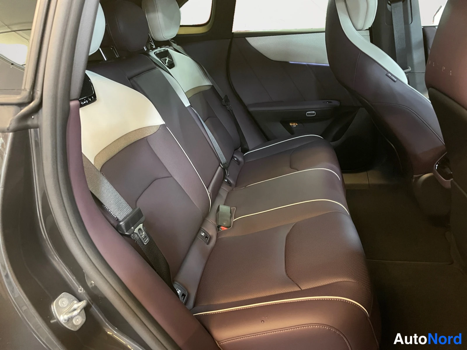 Harmaa Mazda CX-6e 2026, takaistuimet, kuva 14