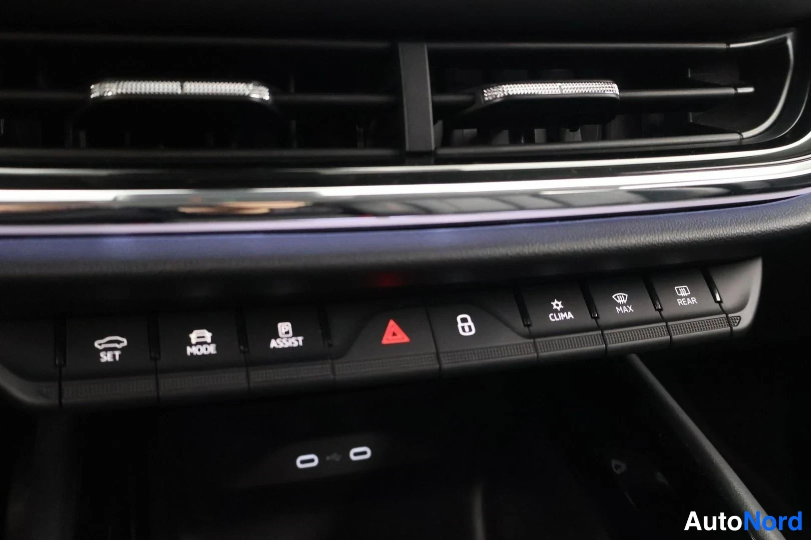Musta Skoda Enyaq iV 2023, yksityiskohta, kuva 35