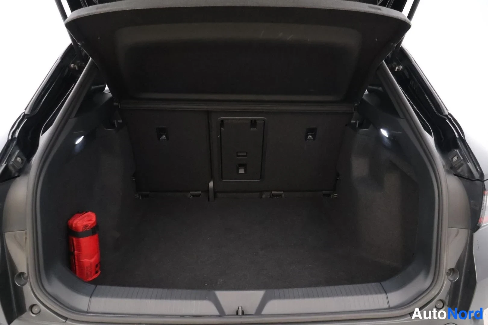Musta Skoda Enyaq iV 2023, tavaratila, kuva 18