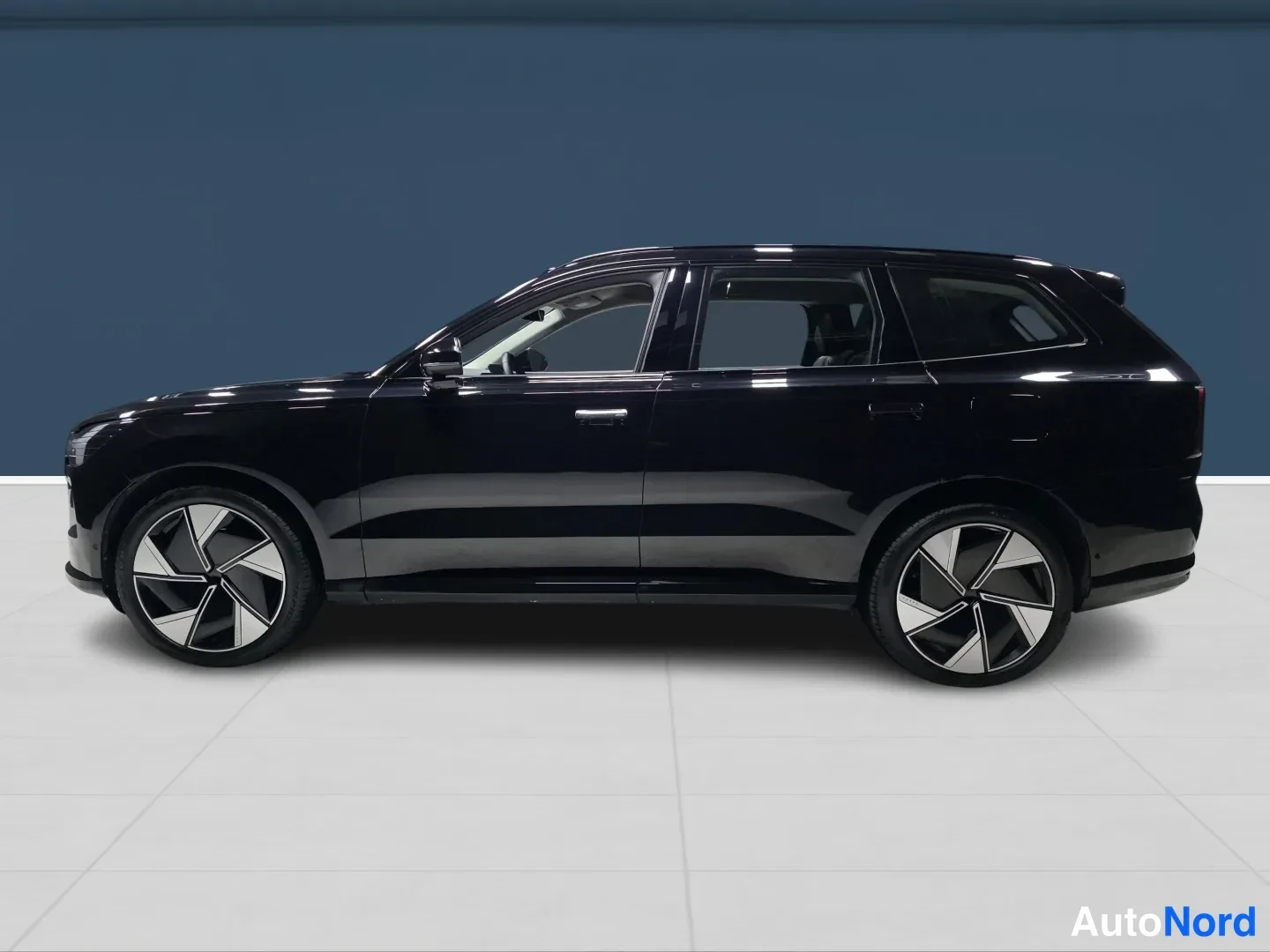 Musta Volvo EX90 2025, sivulta, kuva 5