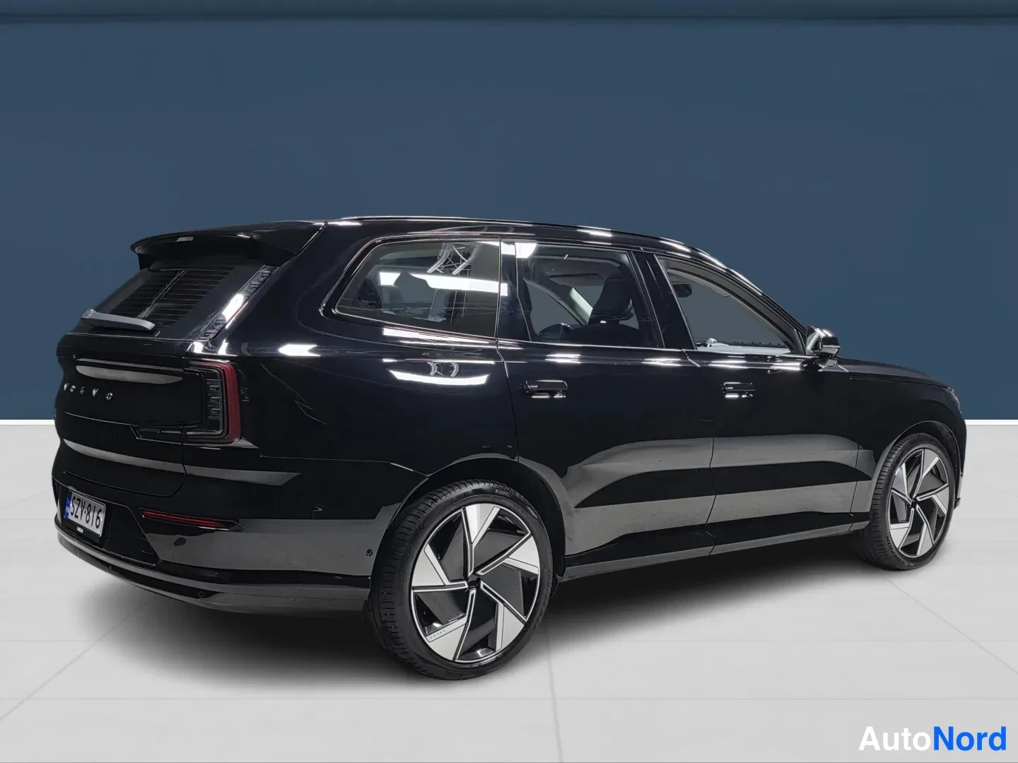 Musta Volvo EX90 2025, takaviisto, kuva 6