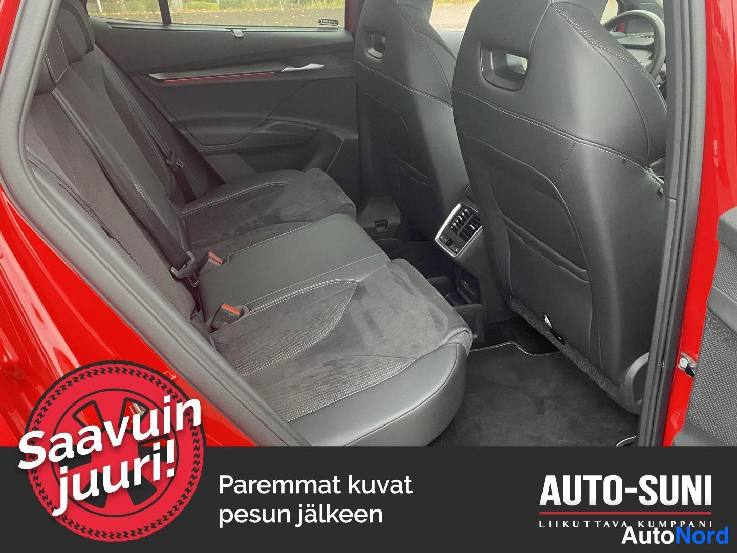 Punainen Skoda Enyaq 2026, takaistuimet, kuva 6