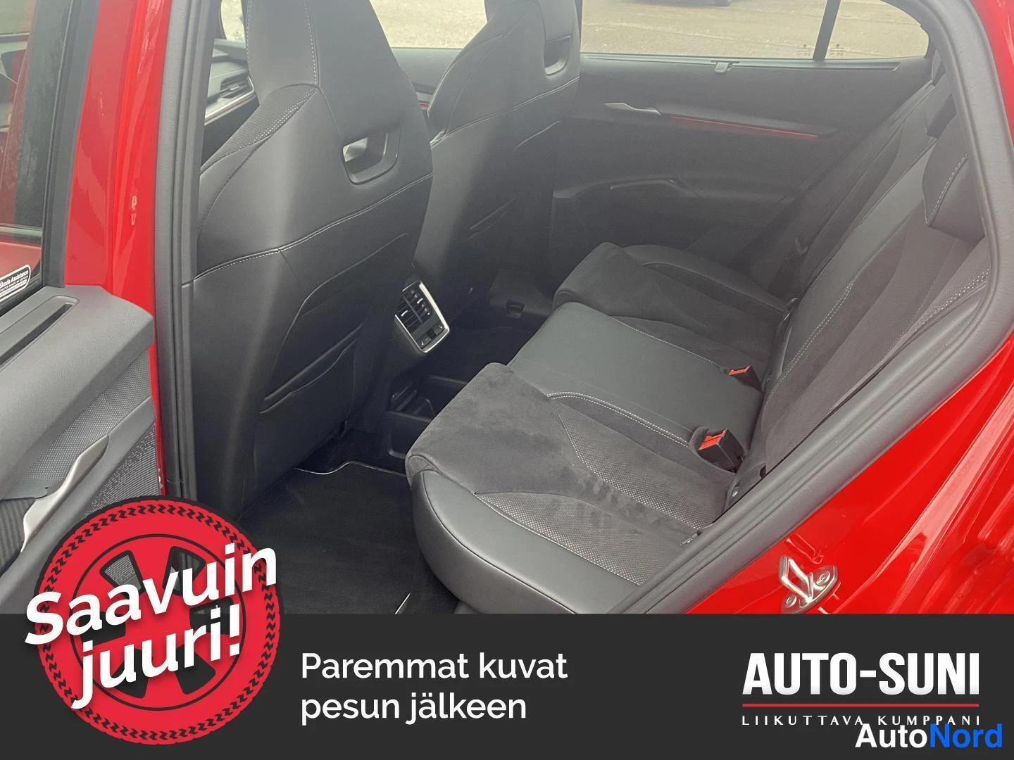 Punainen Skoda Enyaq 2026, takaistuimet, kuva 7