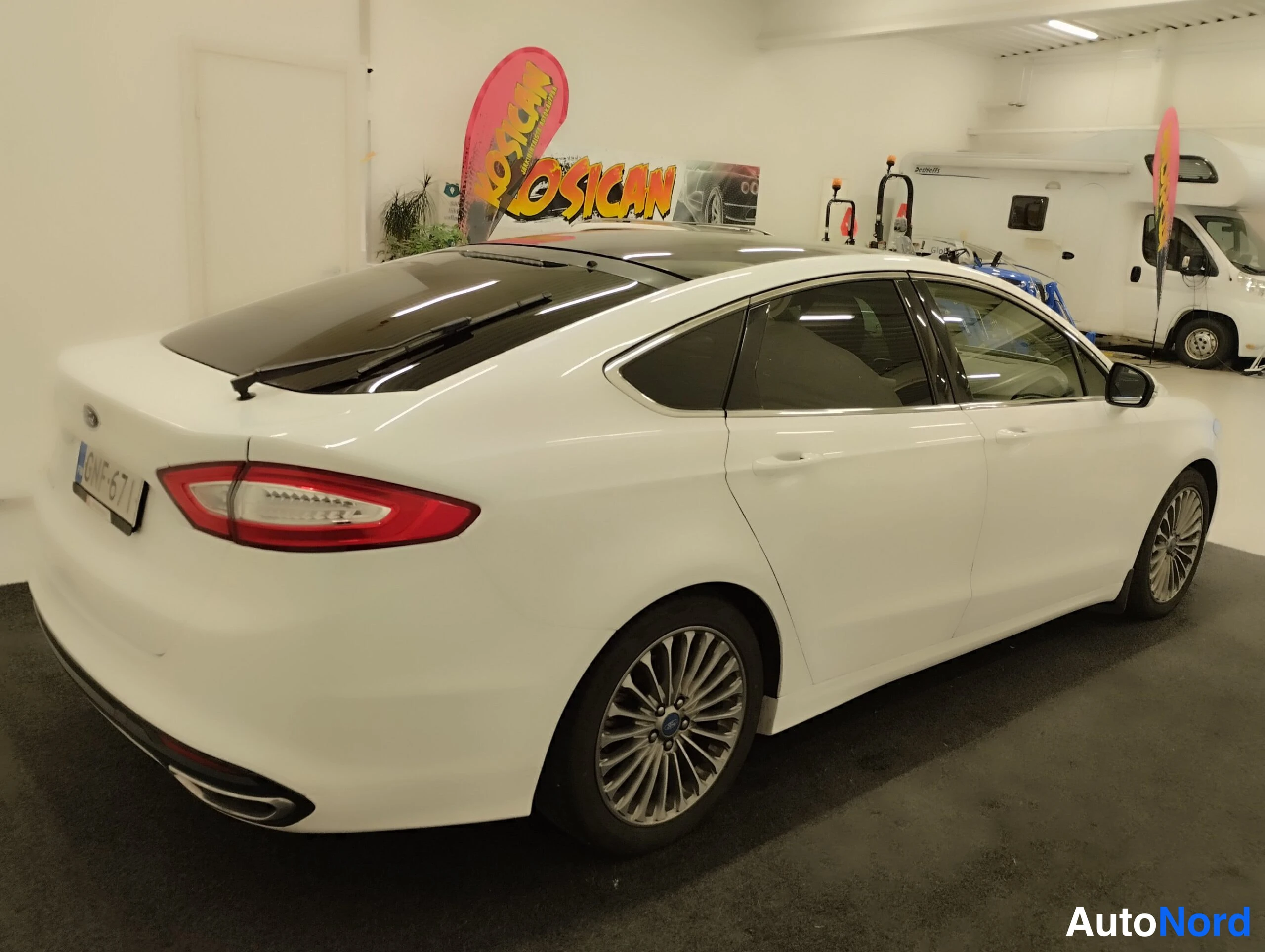 Valkoinen Ford Mondeo 2015, takaviisto, kuva 19