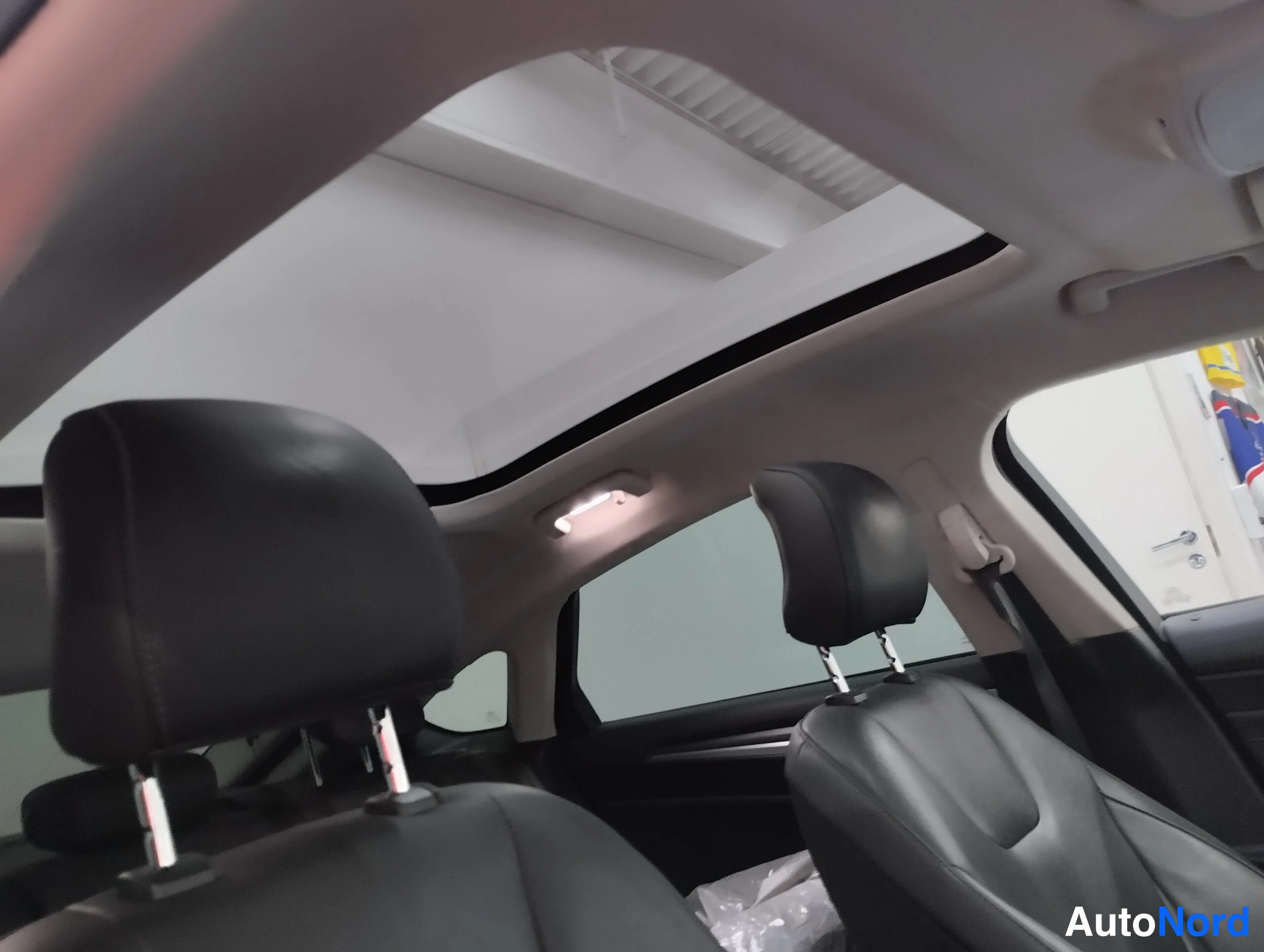Valkoinen Ford Mondeo 2015, ohjaamo, kuva 27
