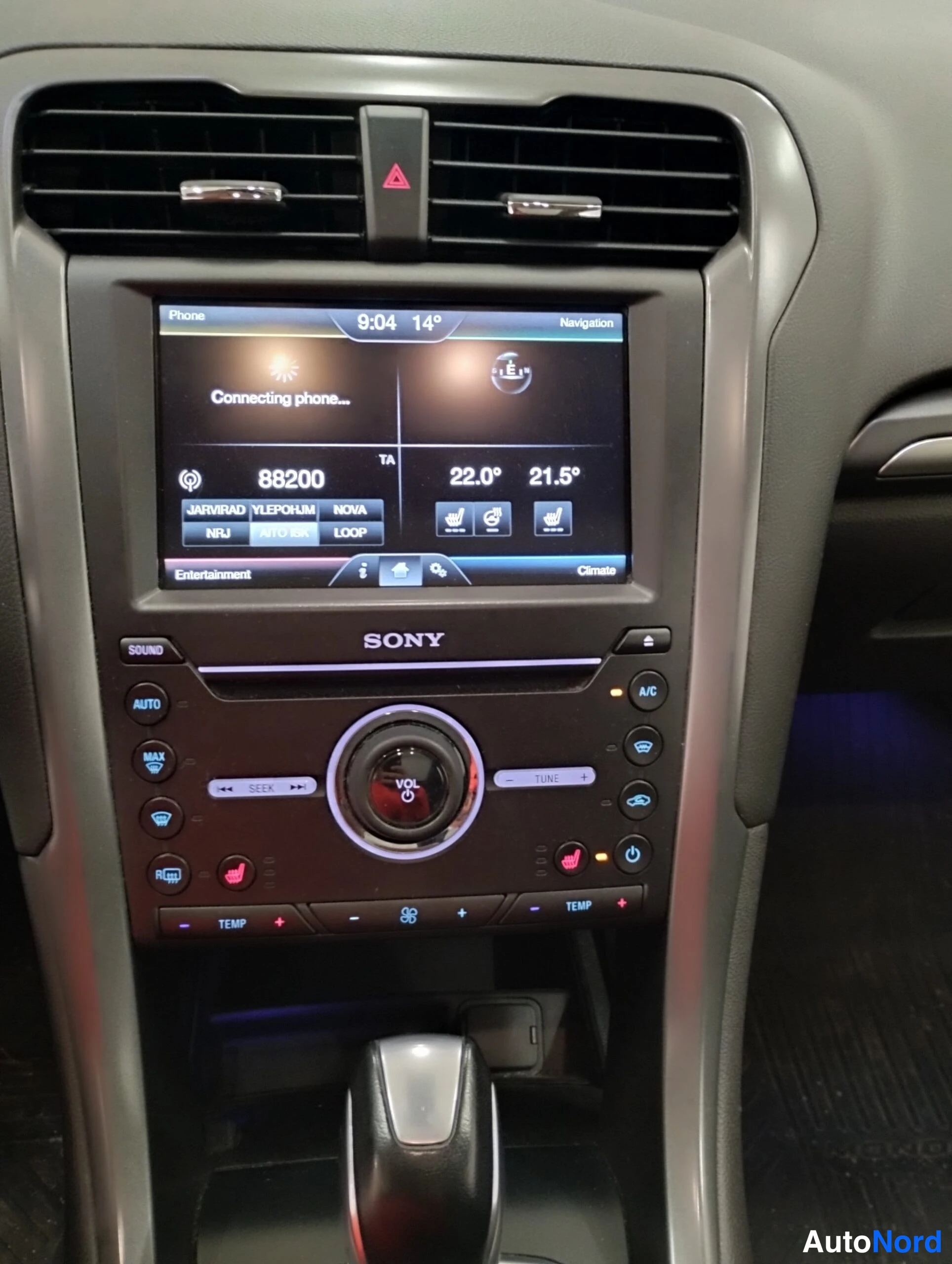 Valkoinen Ford Mondeo 2015, ohjaamo, kuva 28