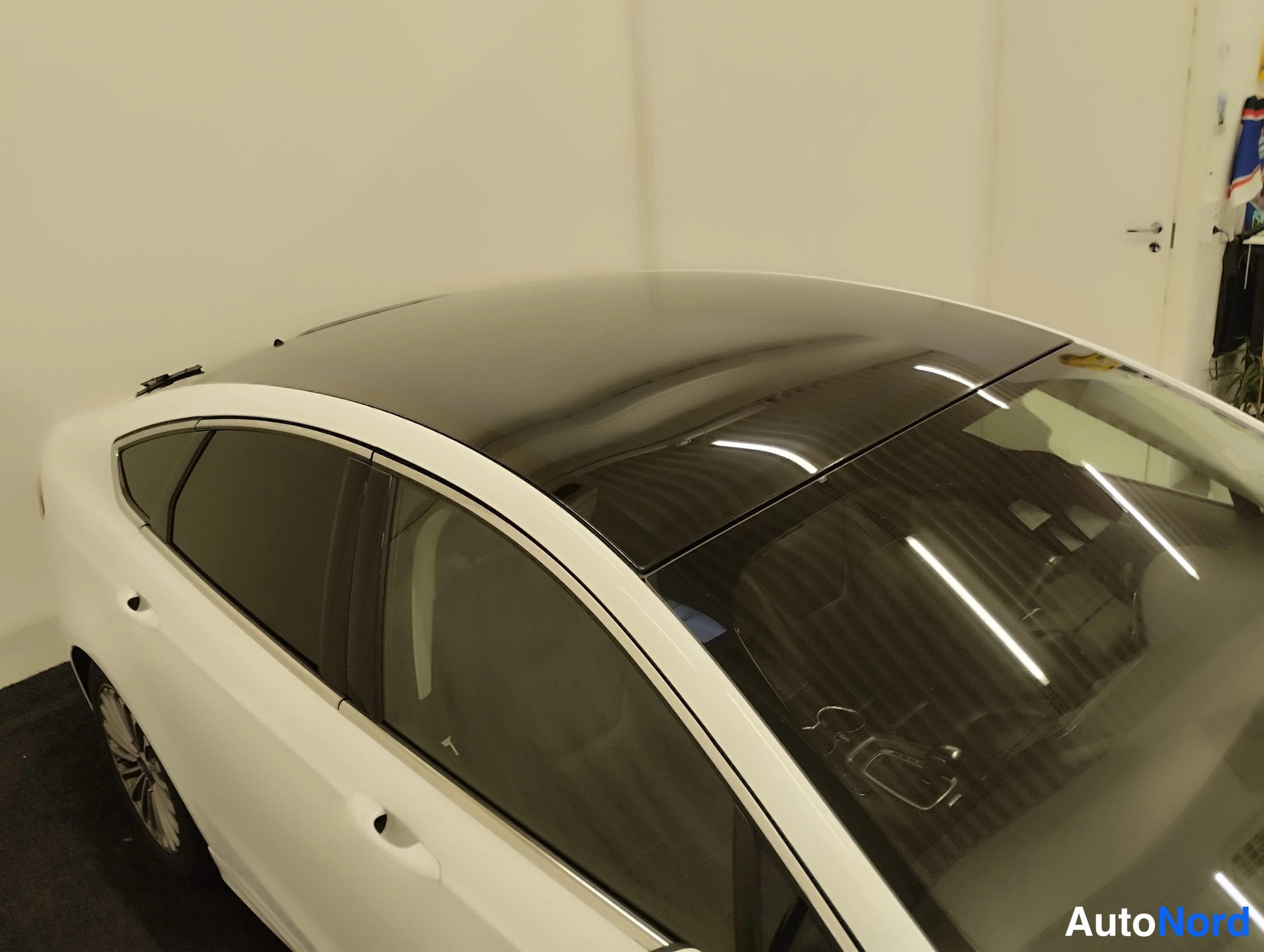 Valkoinen Ford Mondeo 2015, yksityiskohta, kuva 36