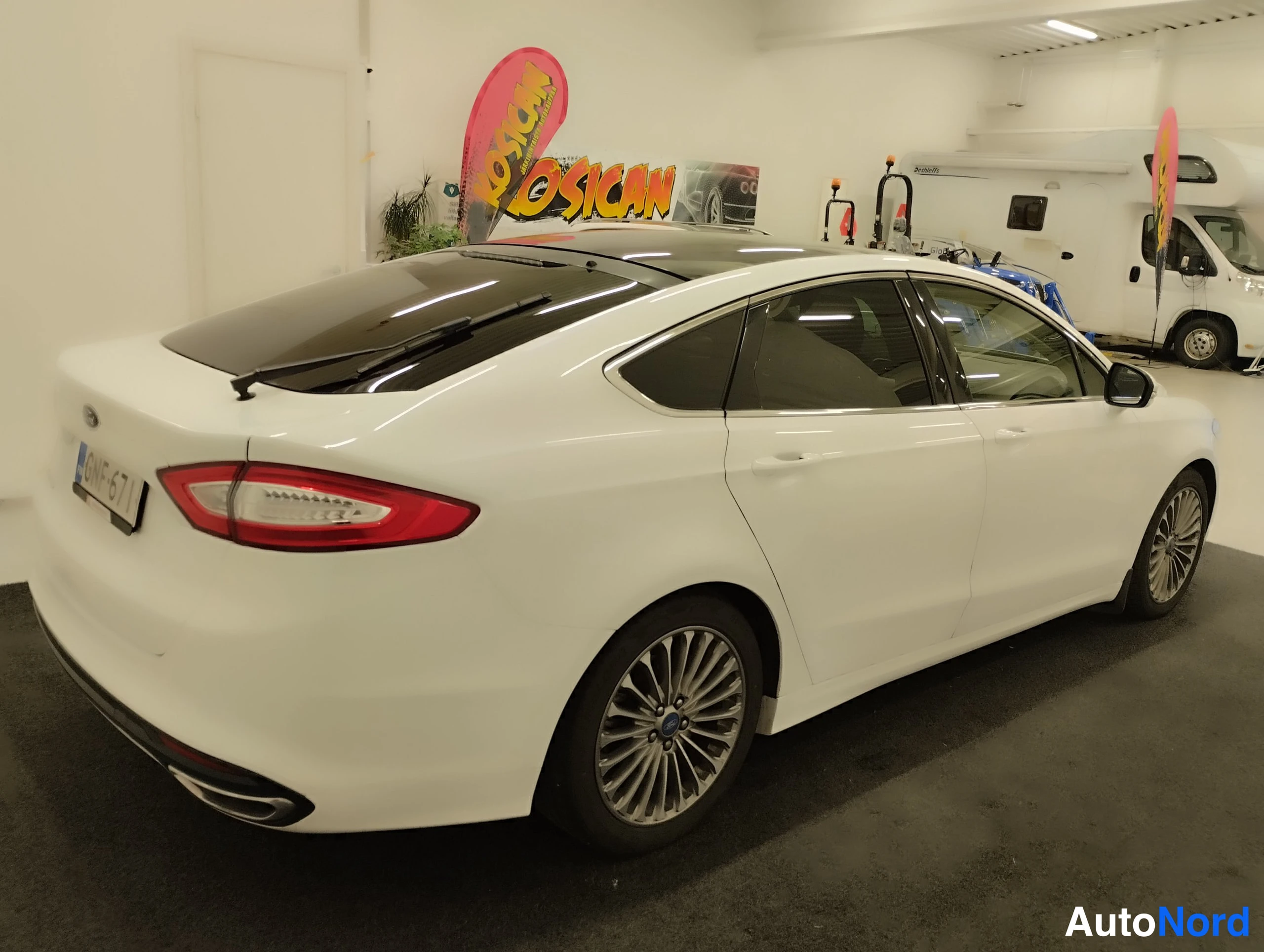 Valkoinen Ford Mondeo 2015, takaviisto, kuva 24