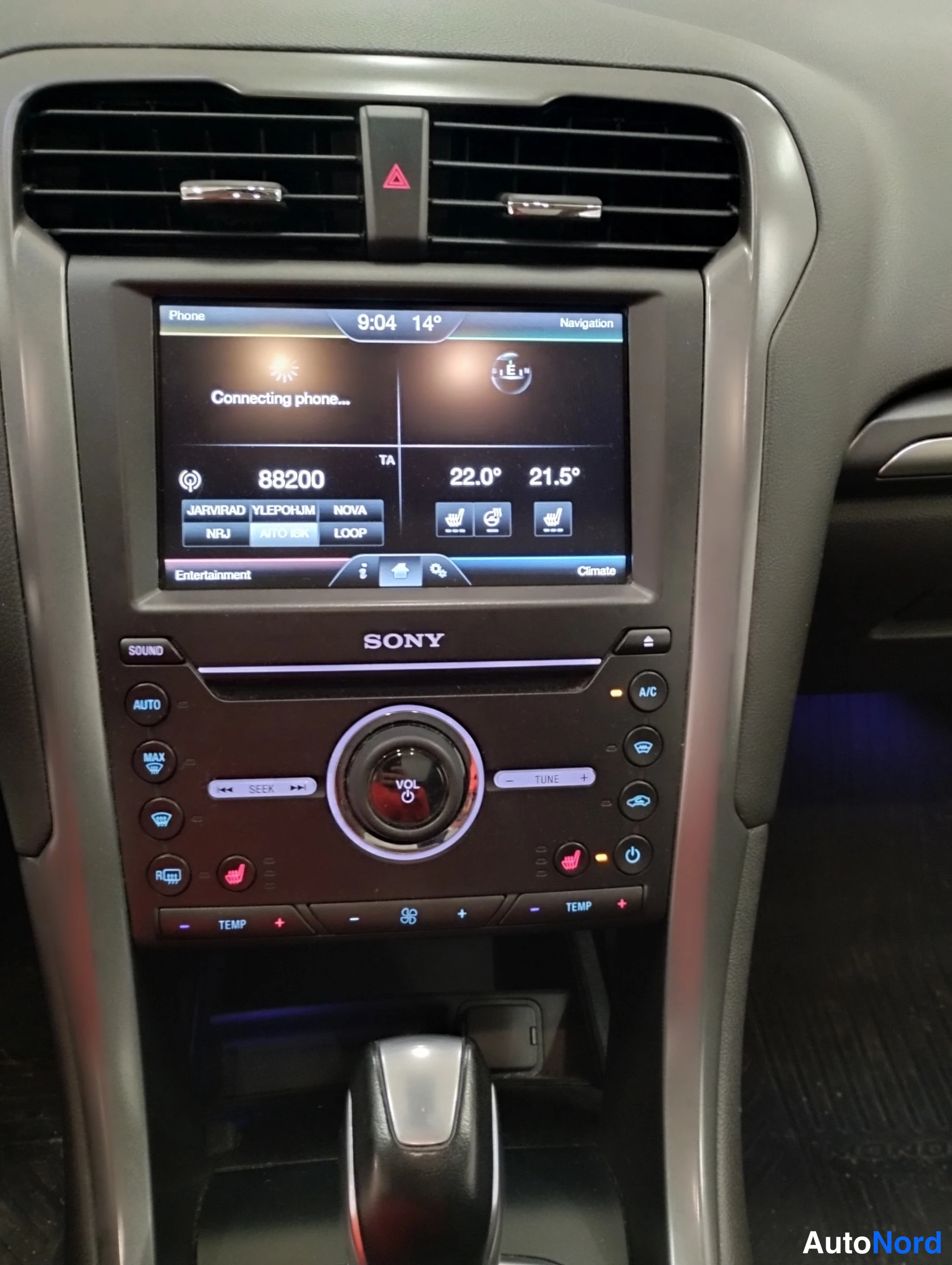 Valkoinen Ford Mondeo 2015, ohjaamo, kuva 30