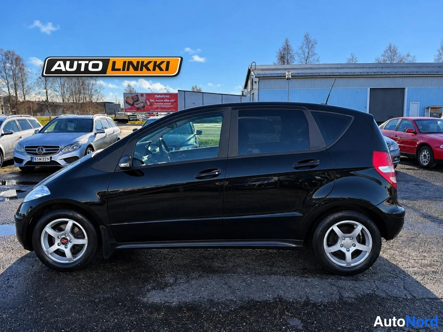 Musta Mercedes-Benz A 150 2008, sivulta, kuva 4