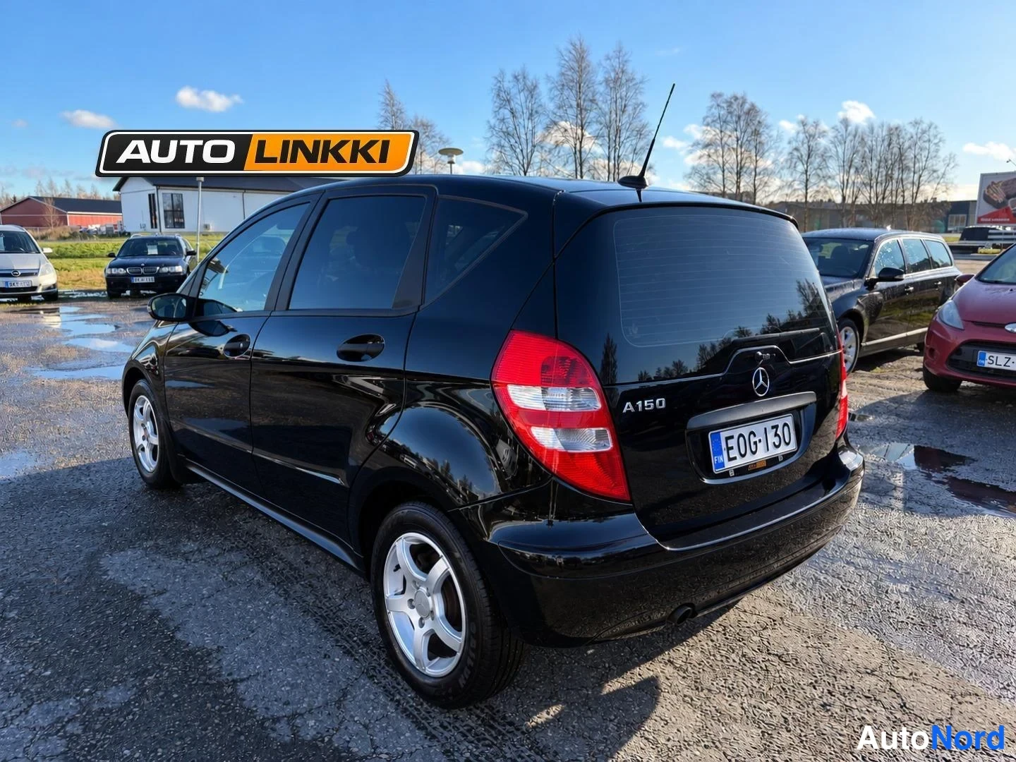 Musta Mercedes-Benz A 150 2008, takaviisto, kuva 5