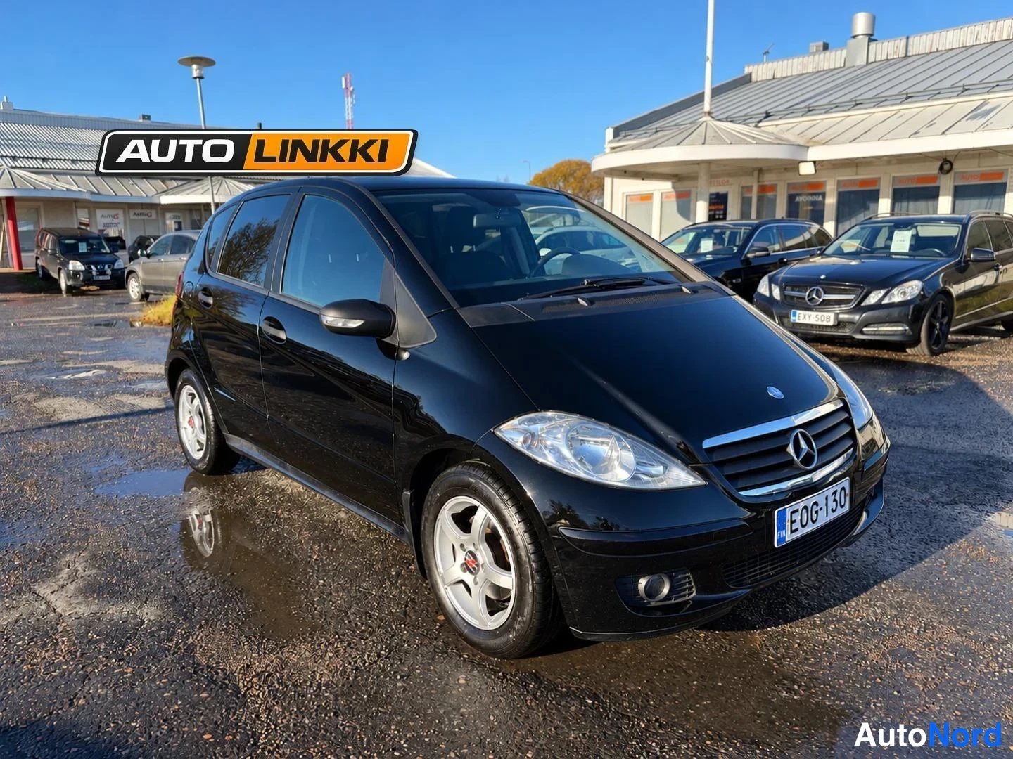 Musta Mercedes-Benz A 150 2008, etuviisto, keula oikealle, kuva 2