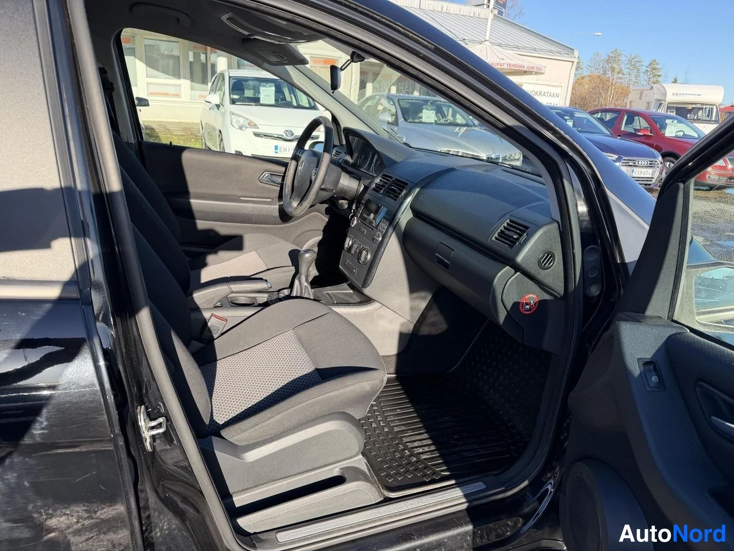 Musta Mercedes-Benz A 150 2008, ohjaamo, kuva 7