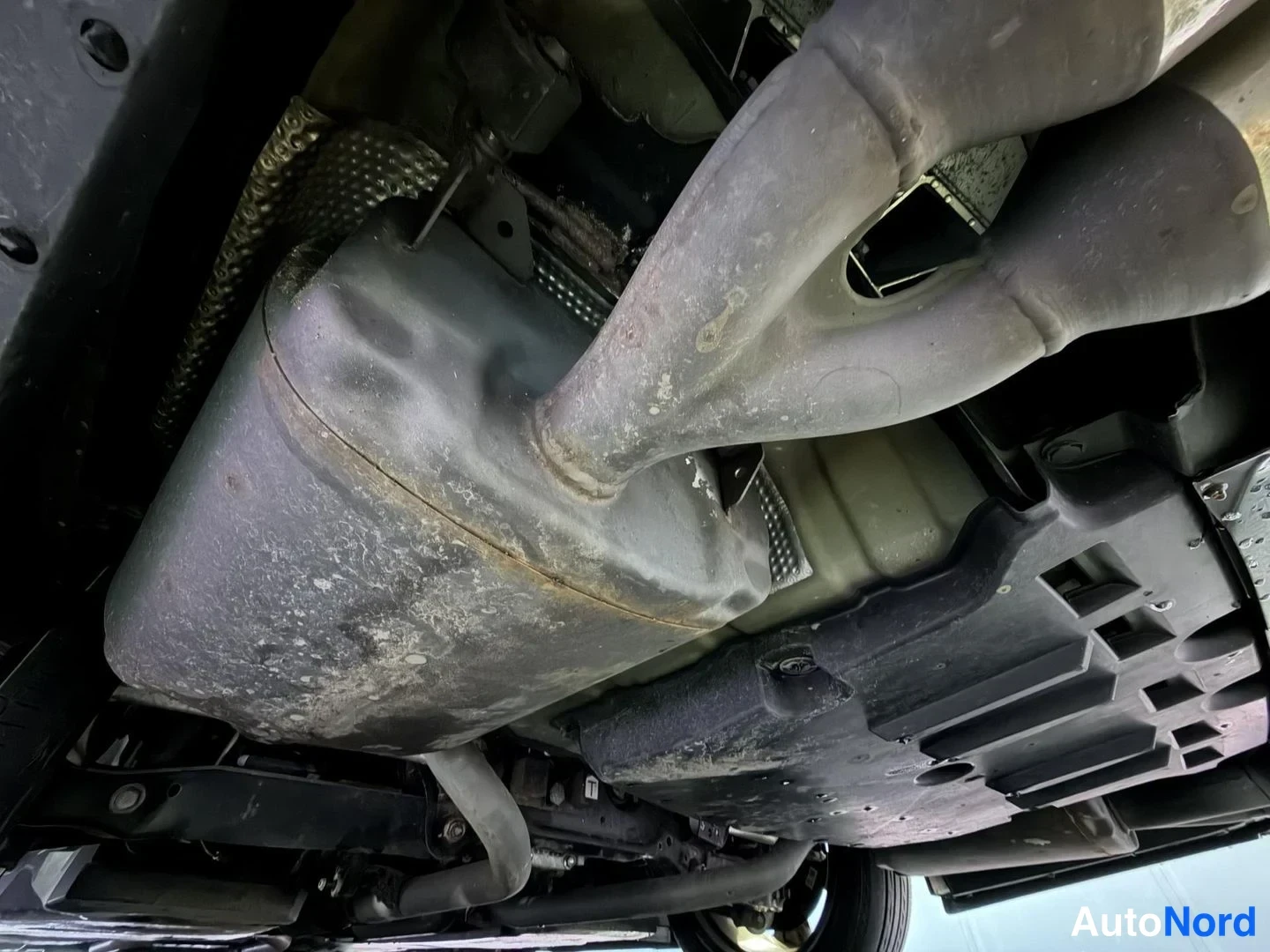 Musta Toyota Crown 2018, yksityiskohta, kuva 38