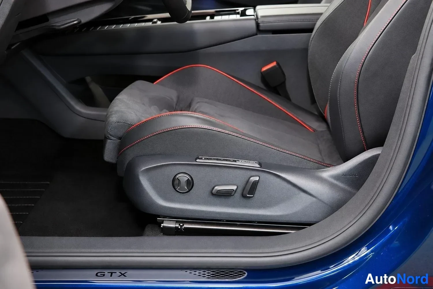 Sininen Volkswagen ID.7 Tourer GTX 2025, yksityiskohta, kuva 16