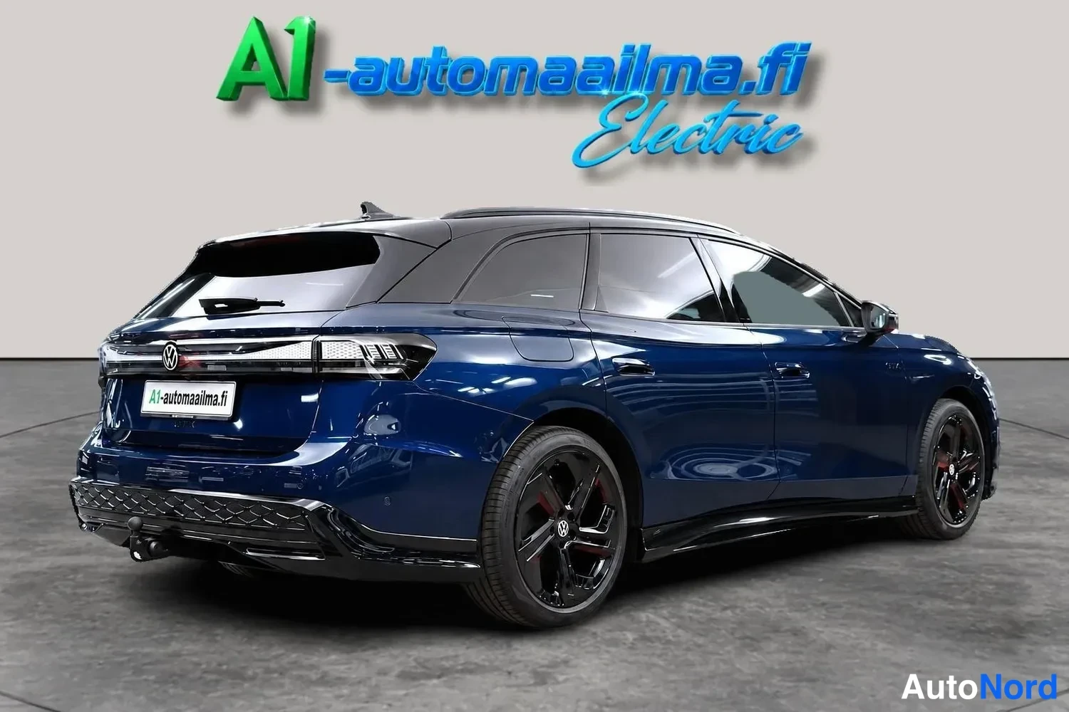 Sininen Volkswagen ID.7 Tourer GTX 2025, takaviisto, kuva 6
