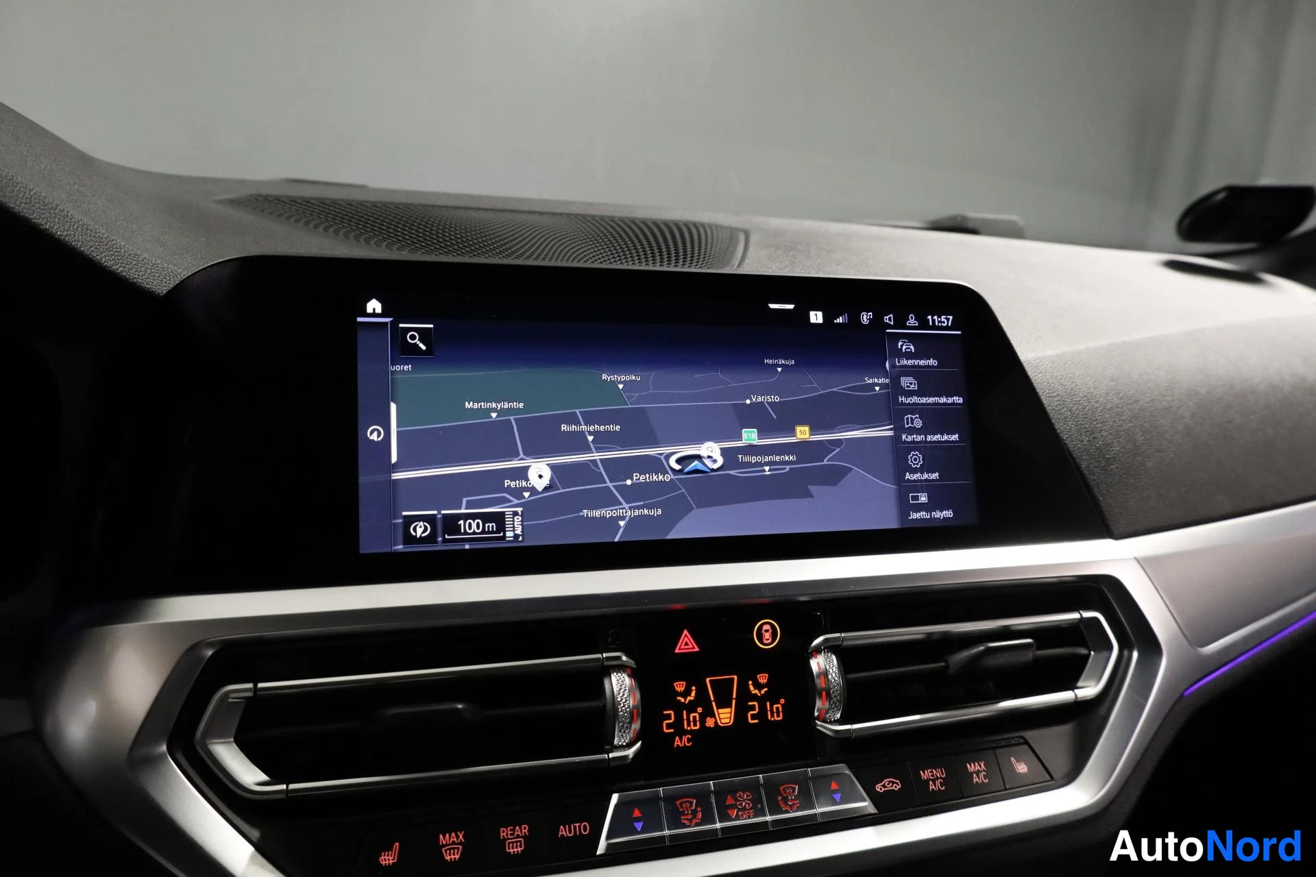 Valkoinen BMW 330e 2019, yksityiskohta, kuva 21