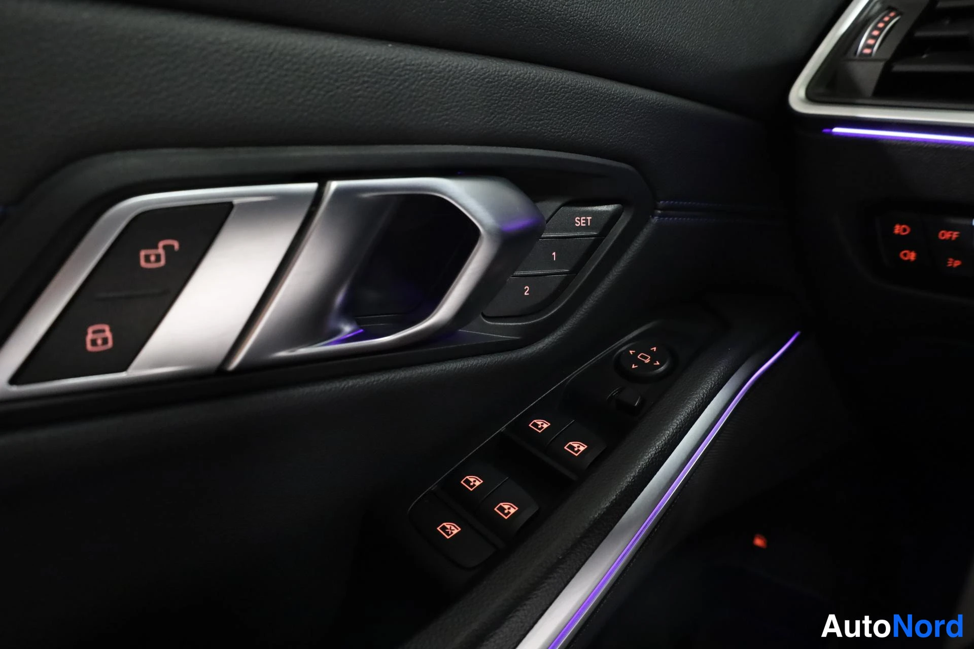 Valkoinen BMW 330e 2019, yksityiskohta, kuva 24