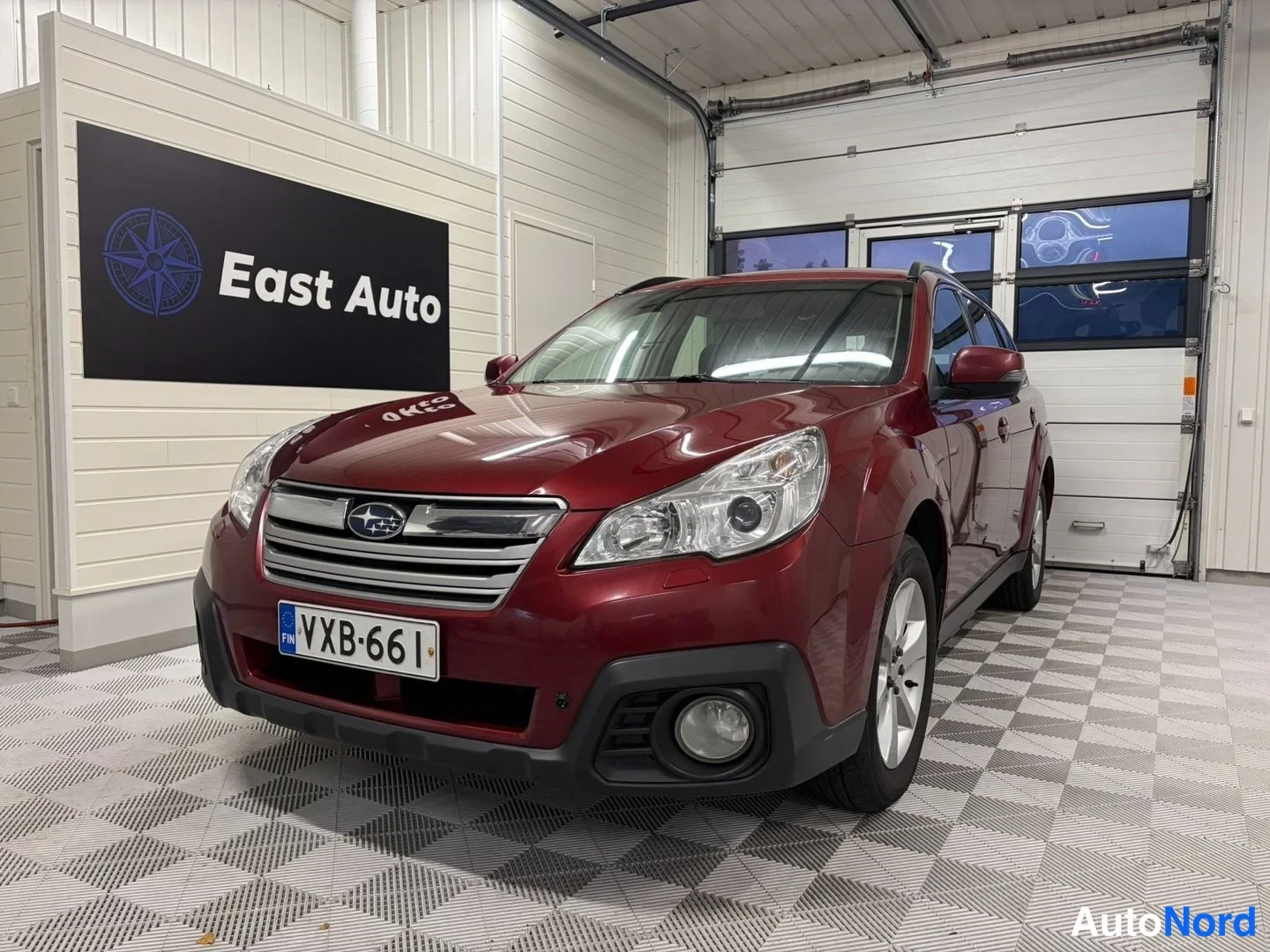 Red Subaru Outback 2013, front three-quarter, nose to the left, photo 1