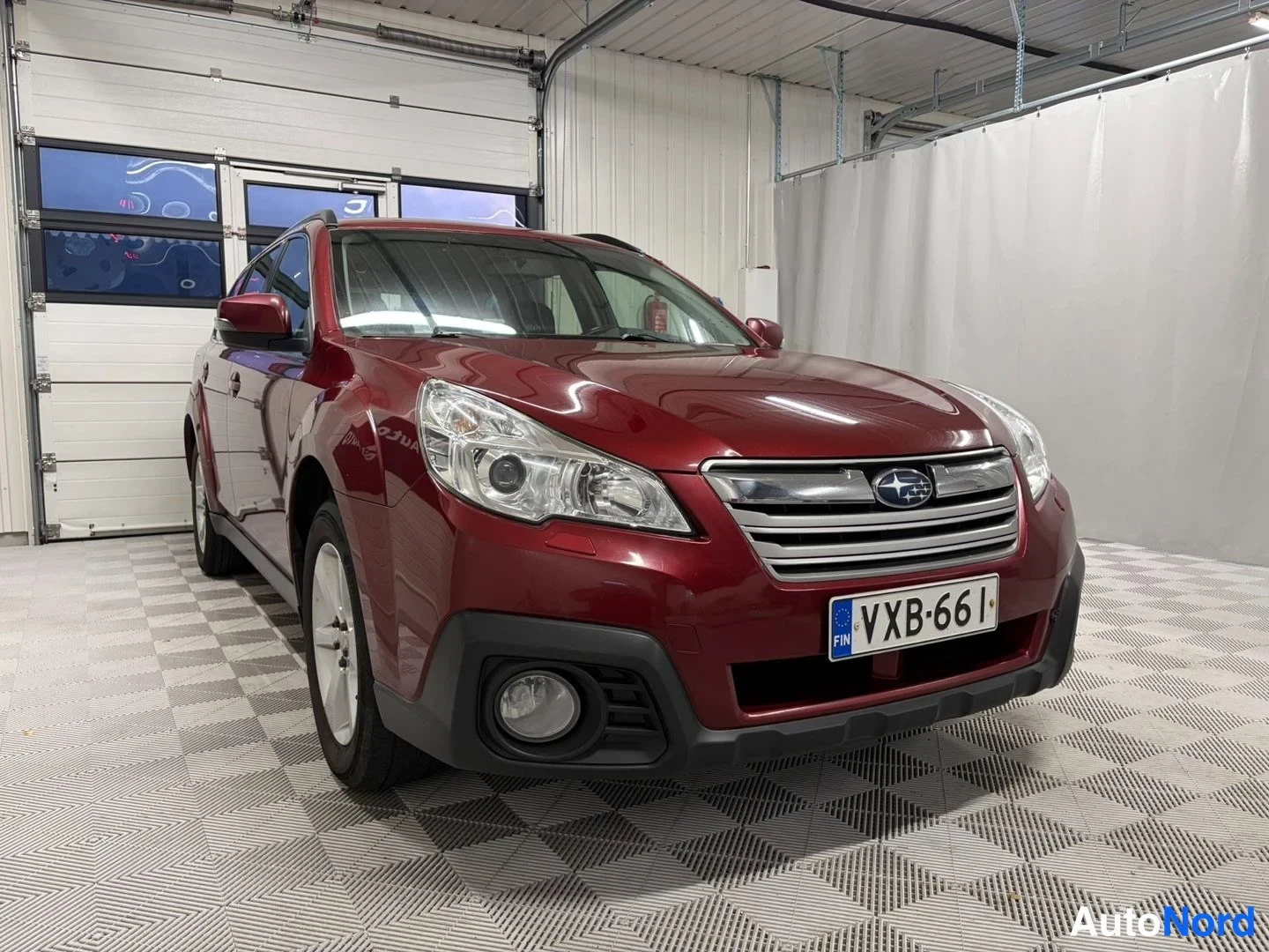 Red Subaru Outback 2013, front three-quarter, nose to the right, photo 2