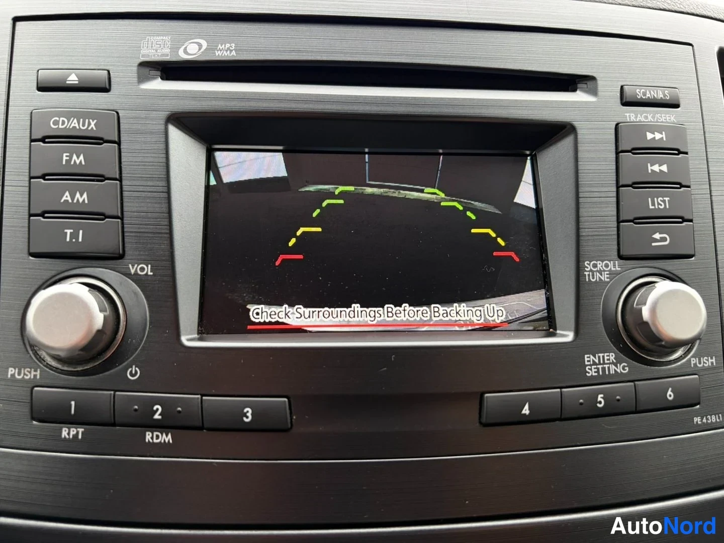 Red Subaru Outback 2013, detail, photo 18