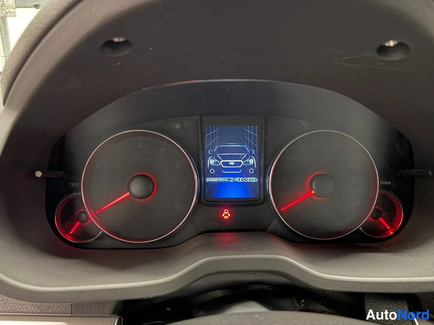 Red Subaru Outback 2013, detail, photo 19