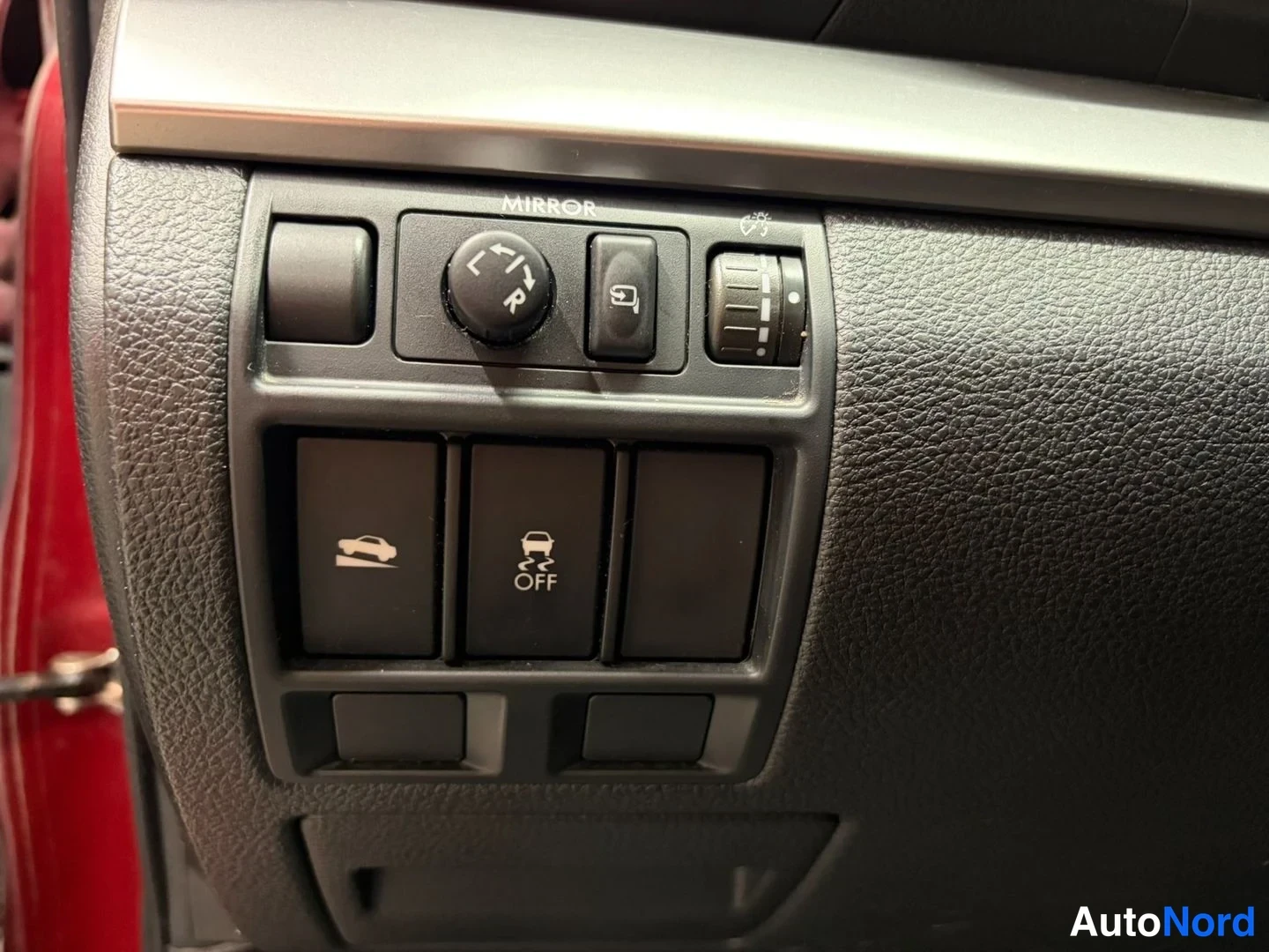 Red Subaru Outback 2013, detail, photo 20