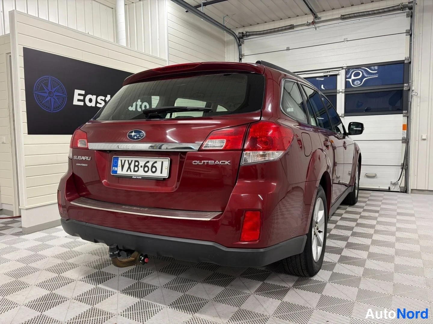 Red Subaru Outback 2013, rear three-quarter, photo 6