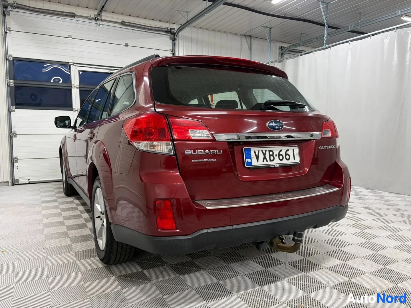 Red Subaru Outback 2013, rear three-quarter, photo 7