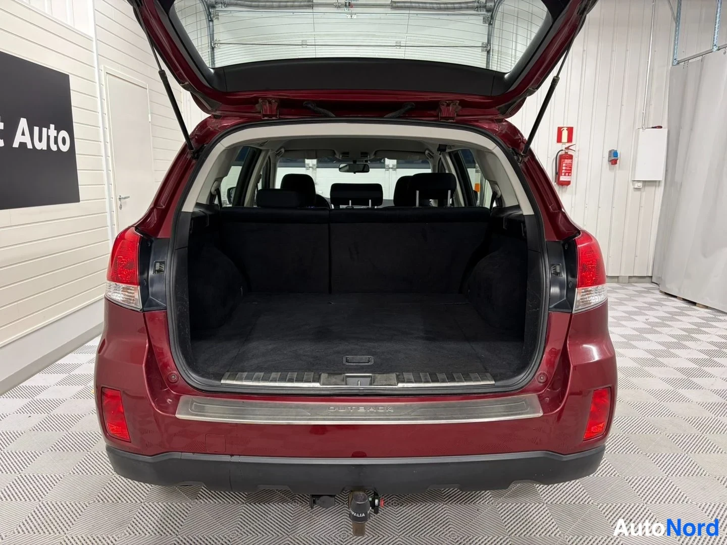 Red Subaru Outback 2013, rear, photo 9