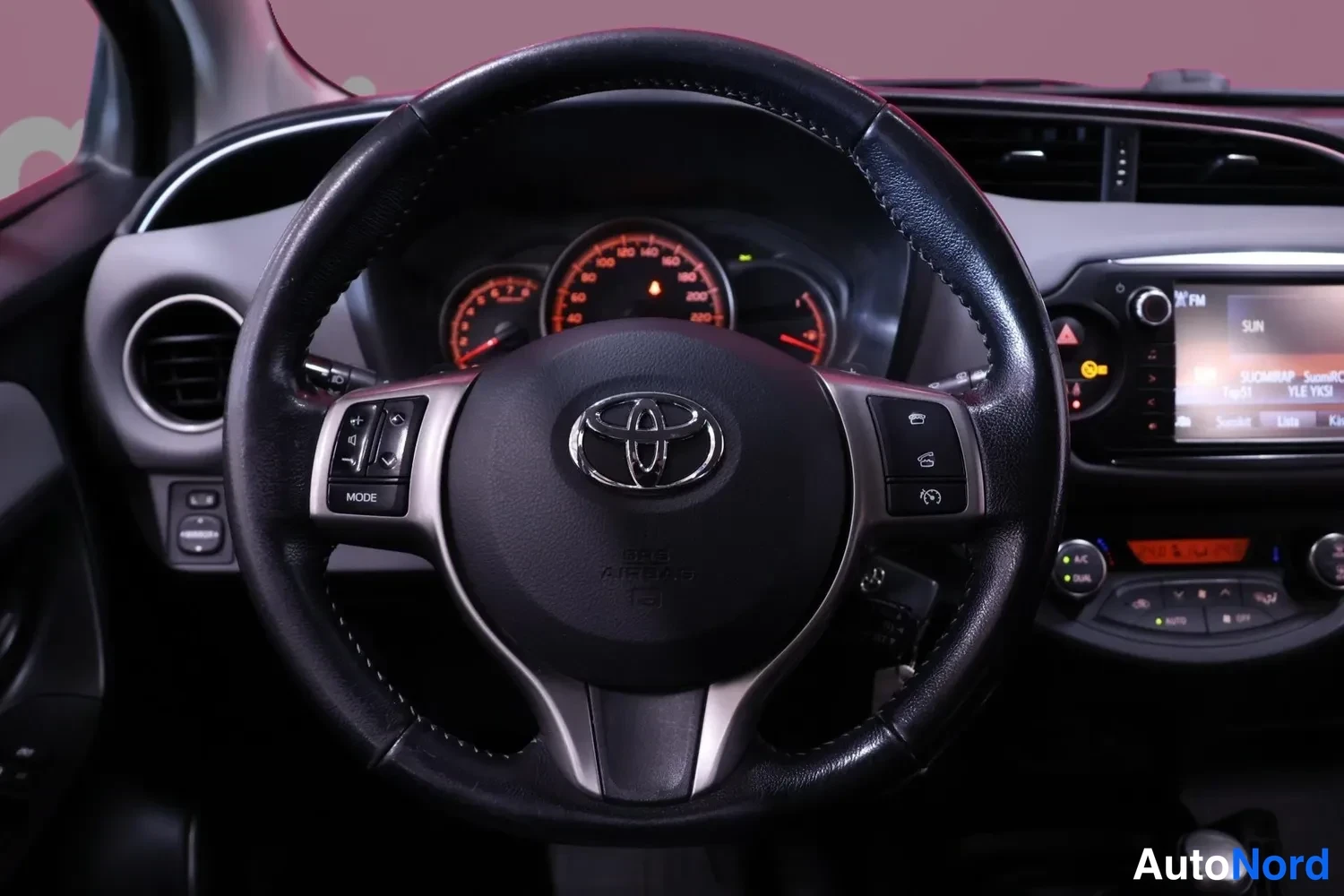 Black Toyota Yaris 2016, detail, photo 13