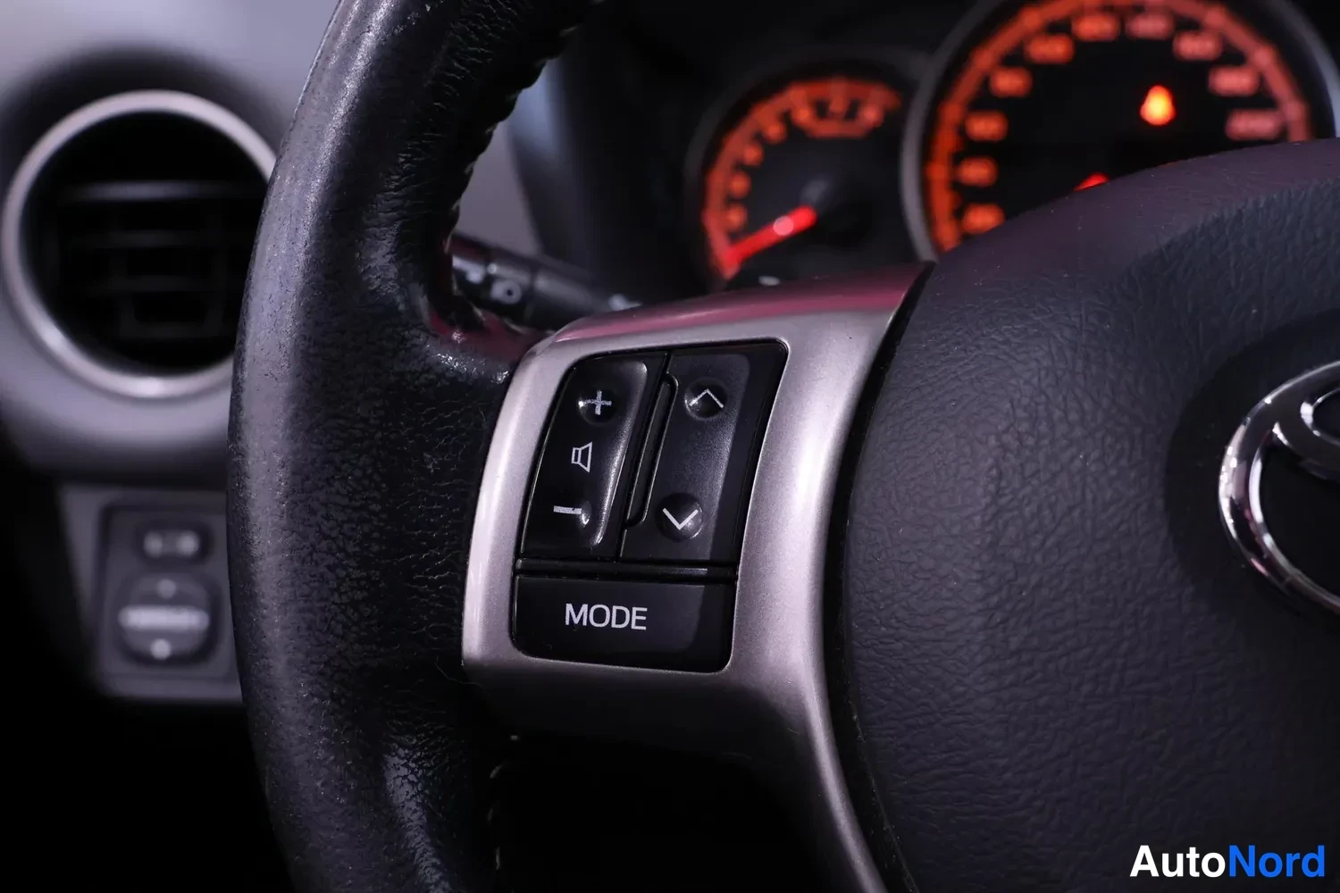 Black Toyota Yaris 2016, detail, photo 14