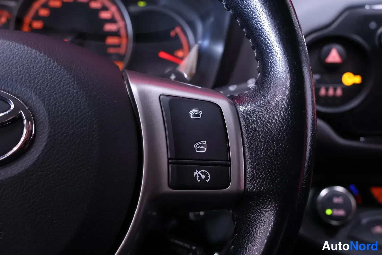Black Toyota Yaris 2016, detail, photo 16