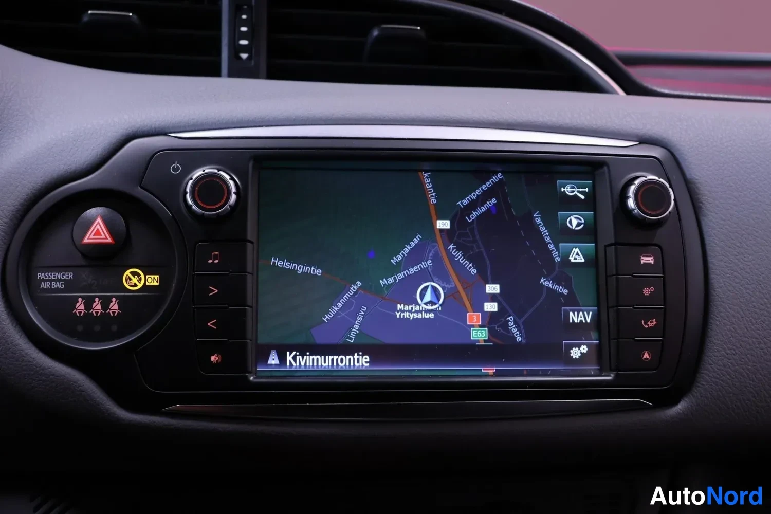 Black Toyota Yaris 2016, detail, photo 18