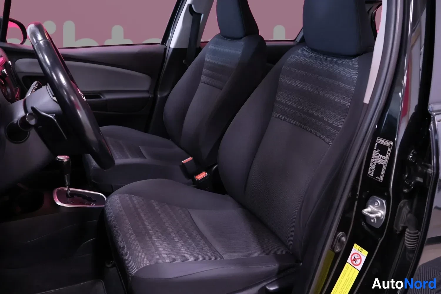 Black Toyota Yaris 2016, front seats, photo 9