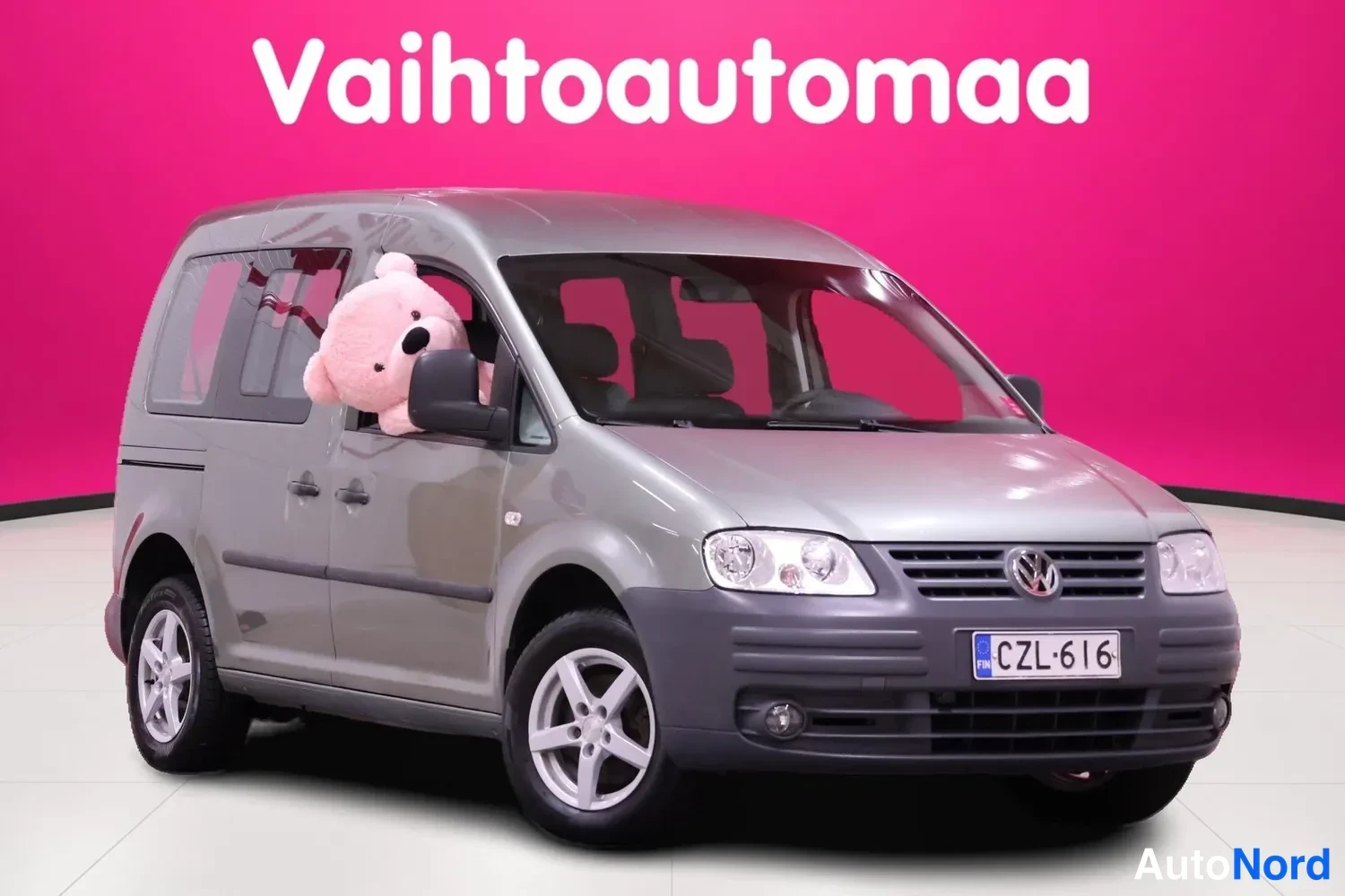Vihreä Volkswagen Caddy Life 2008, etuviisto, keula vasemmalle, kuva 2