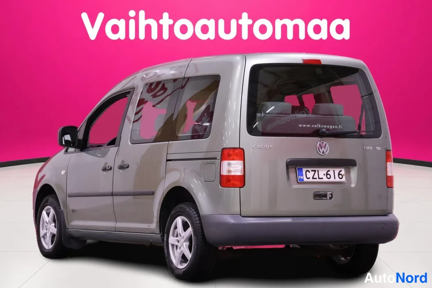 Vihreä Volkswagen Caddy Life 2008, takaviisto, kuva 6