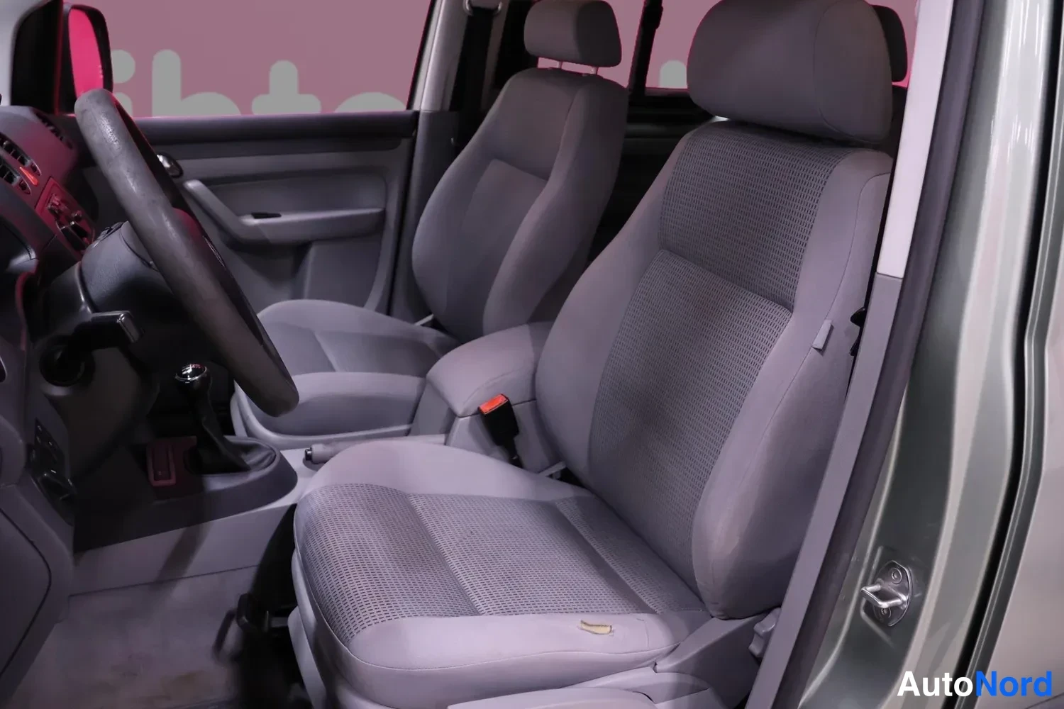Vihreä Volkswagen Caddy Life 2008, etuistuimet, kuva 9