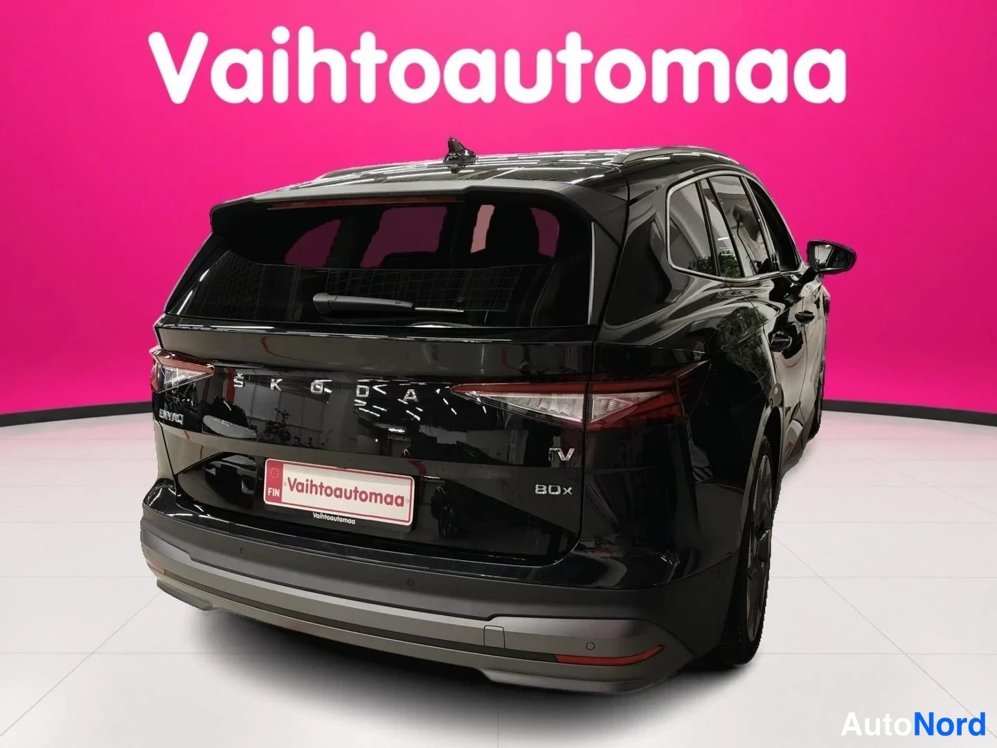 Musta Skoda Enyaq iV 2022, takaviisto, kuva 3