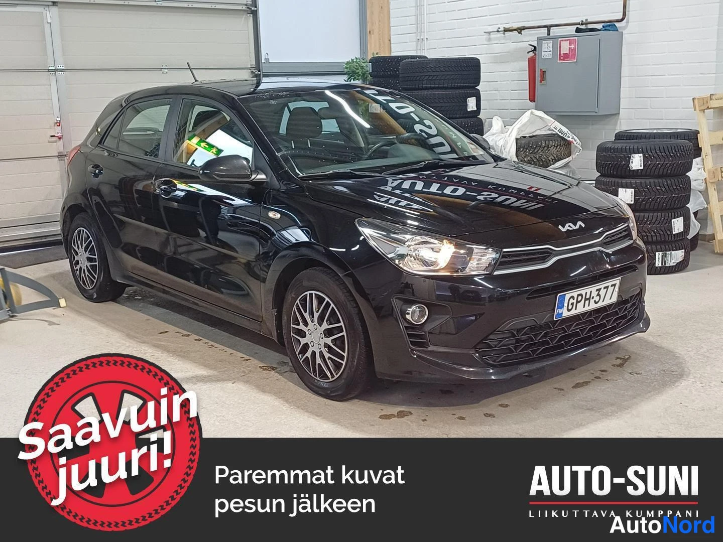Black Kia Rio 2022, front three-quarter, nose to the right, photo 2