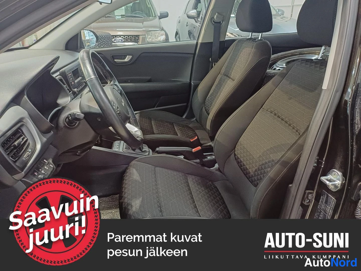 Black Kia Rio 2022, front seats, photo 6