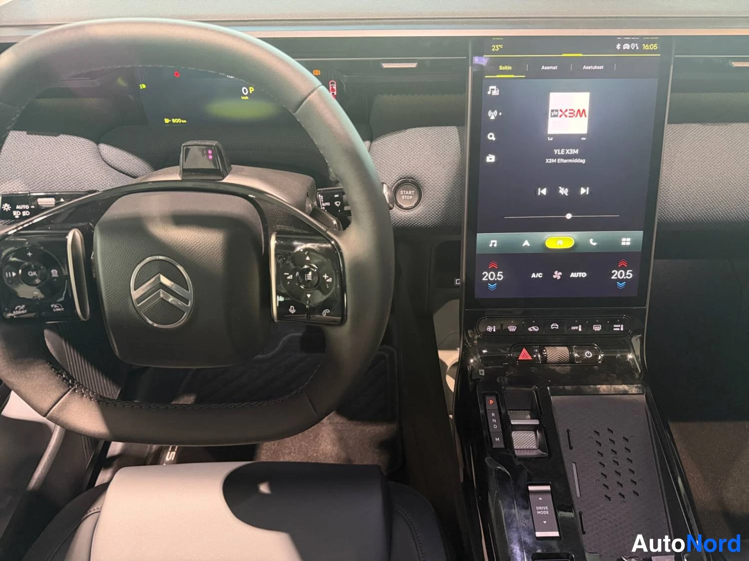Valkoinen Citroen C5 aircross 2026, ohjaamo, kuva 9