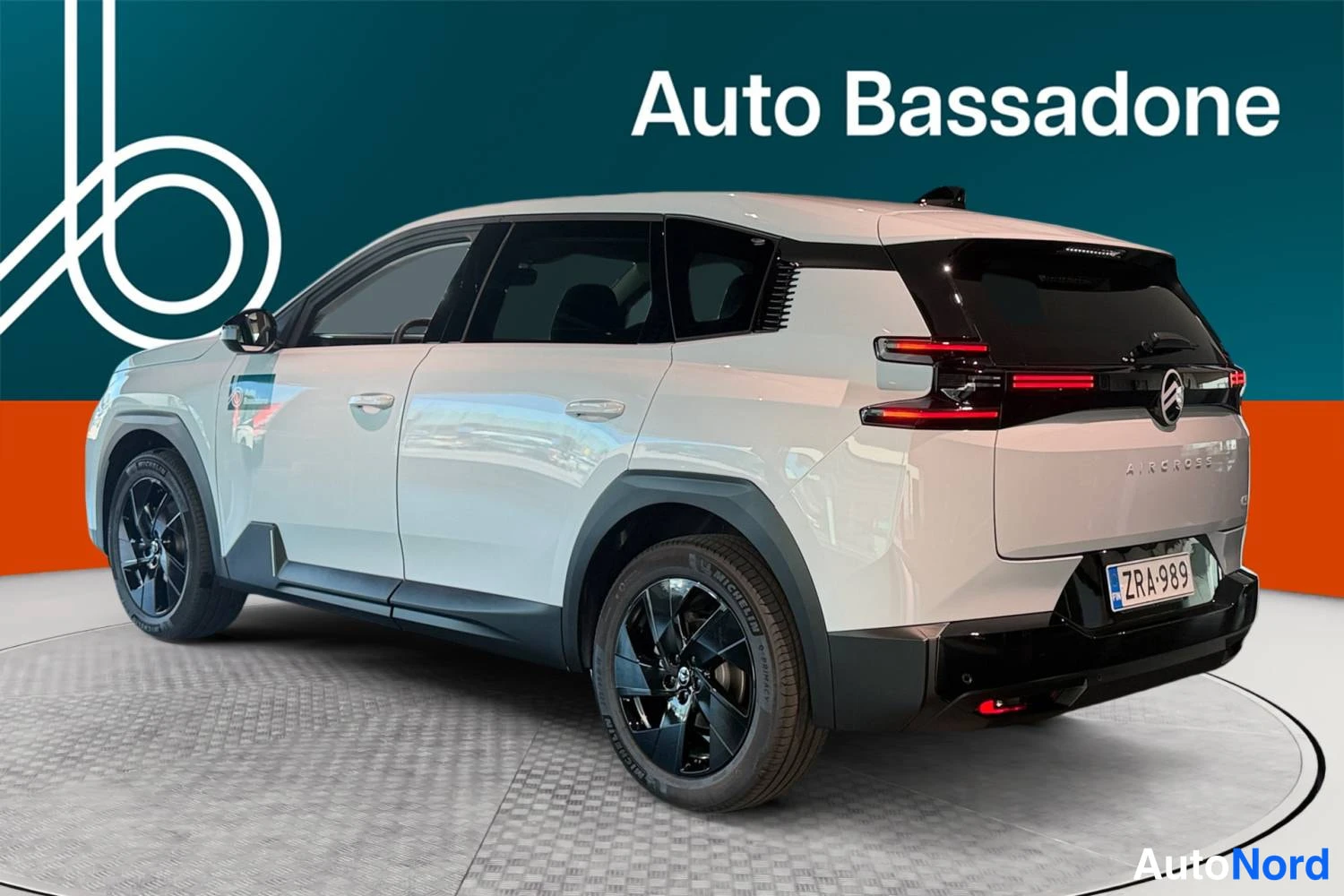 Valkoinen Citroen C5 aircross 2026, takaviisto, kuva 7
